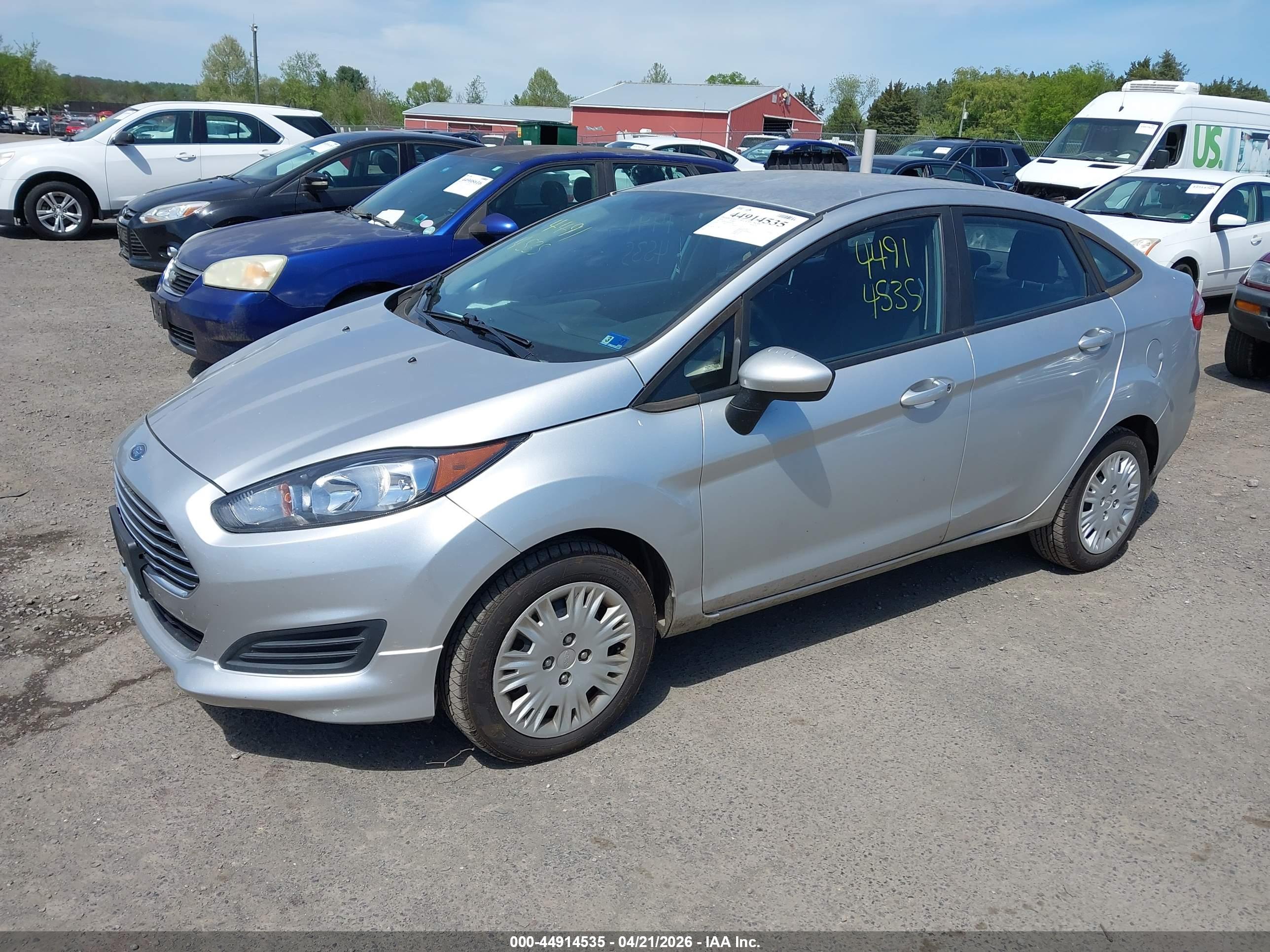 FORD FIESTA image 2