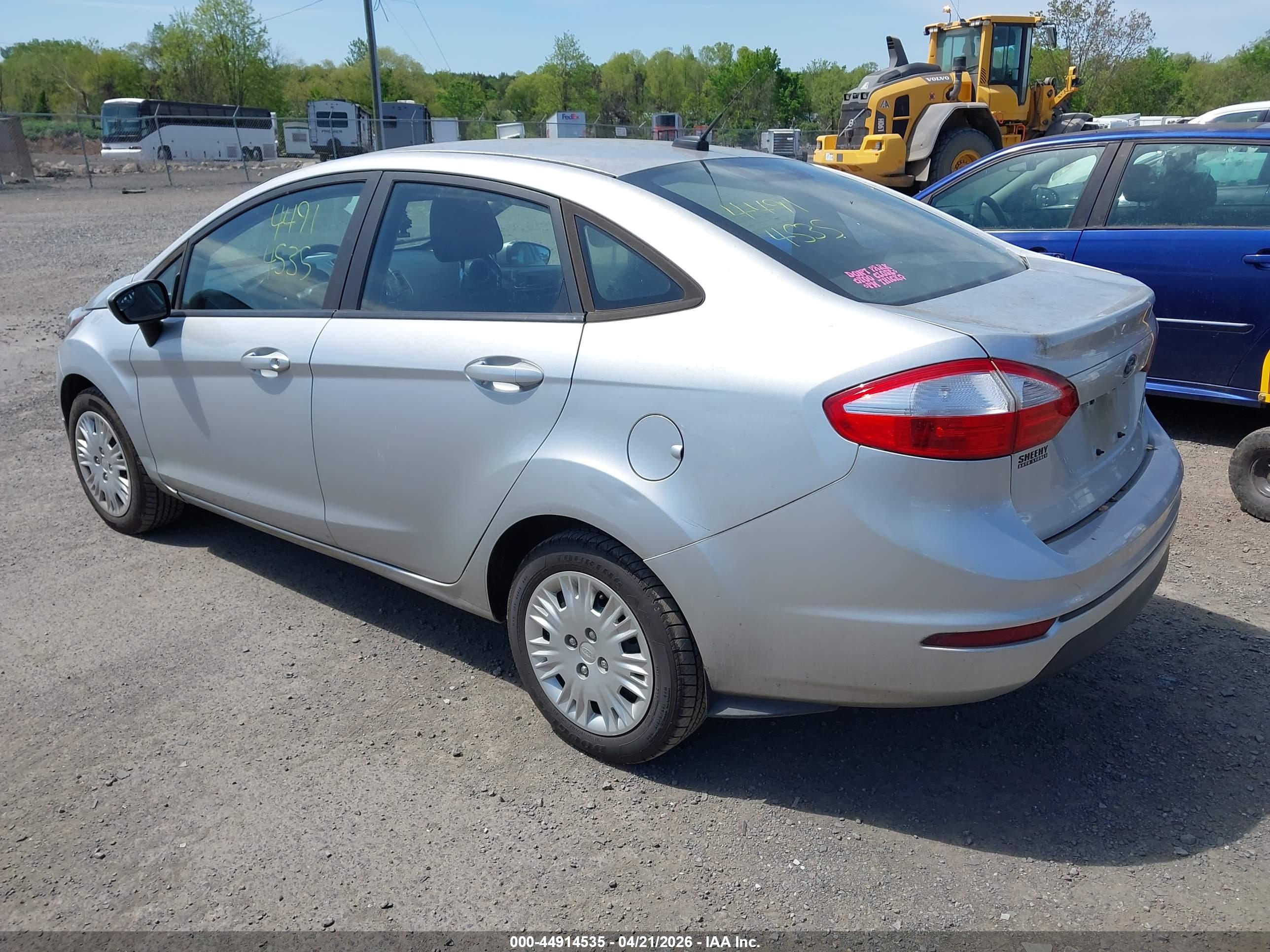 FORD FIESTA image 3