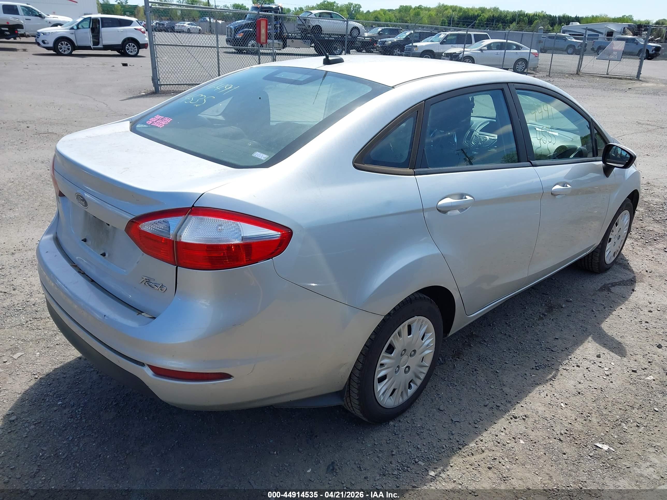 FORD FIESTA image 4