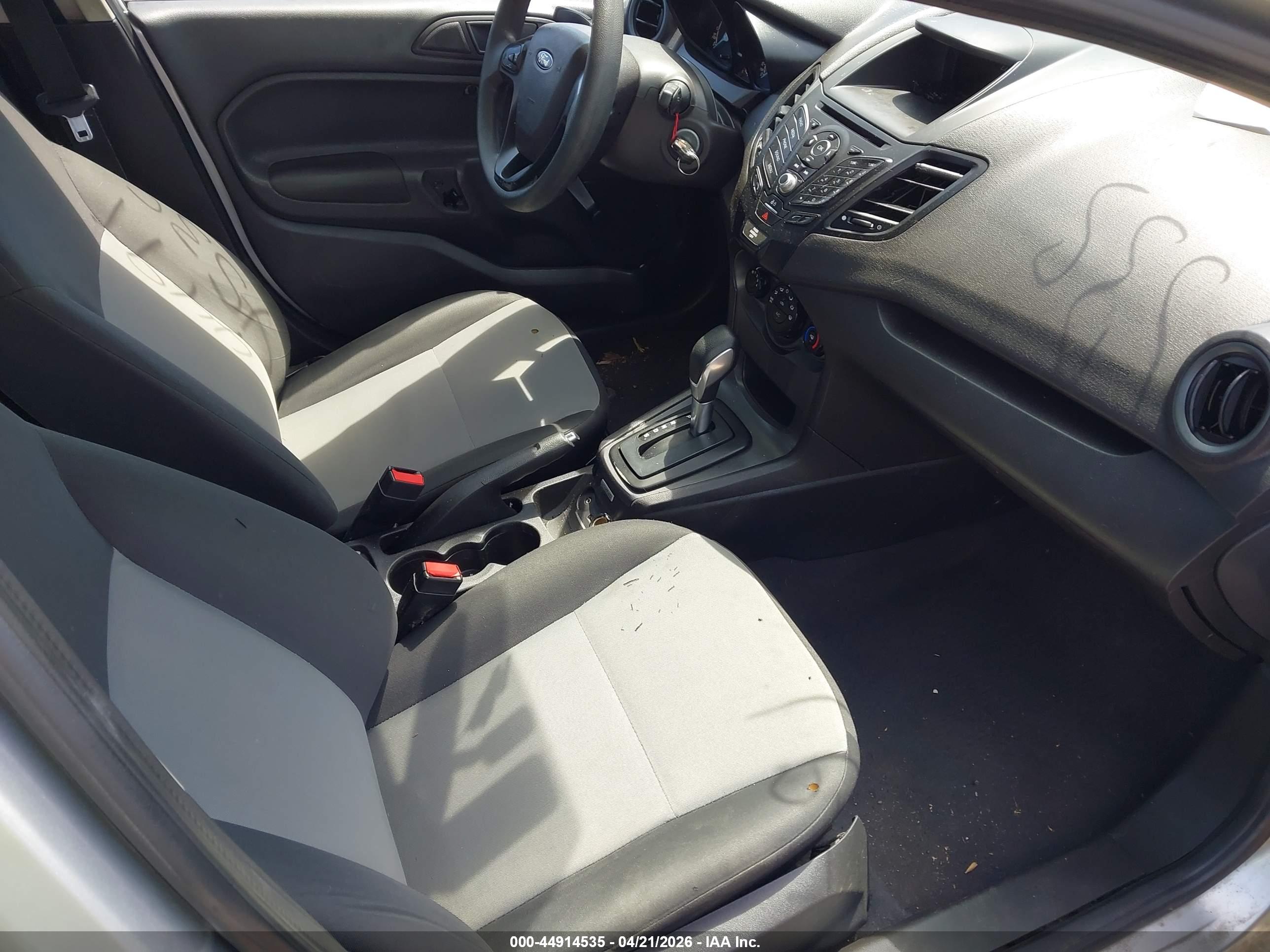 FORD FIESTA image 5