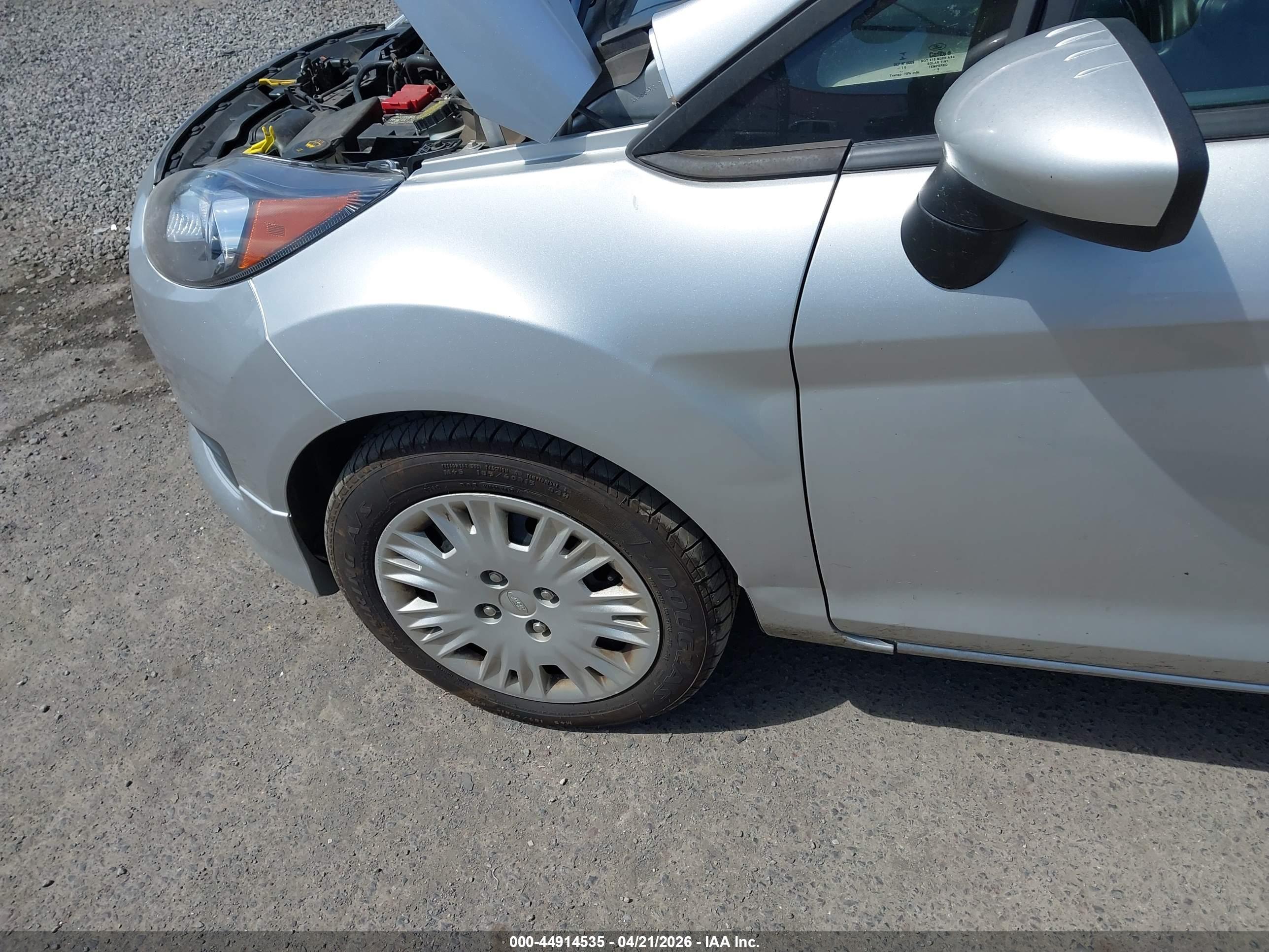 FORD FIESTA image 6