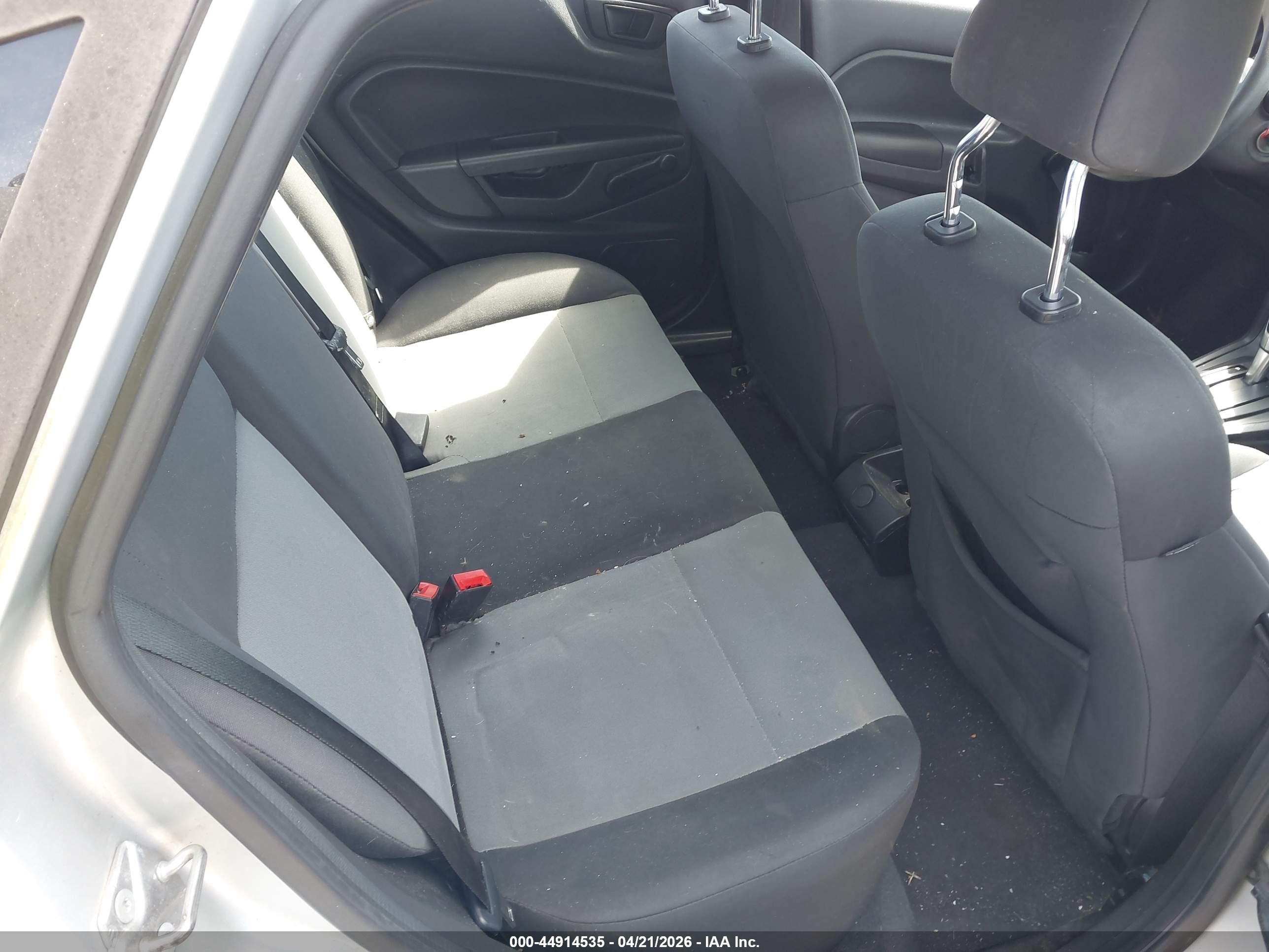 FORD FIESTA image 8
