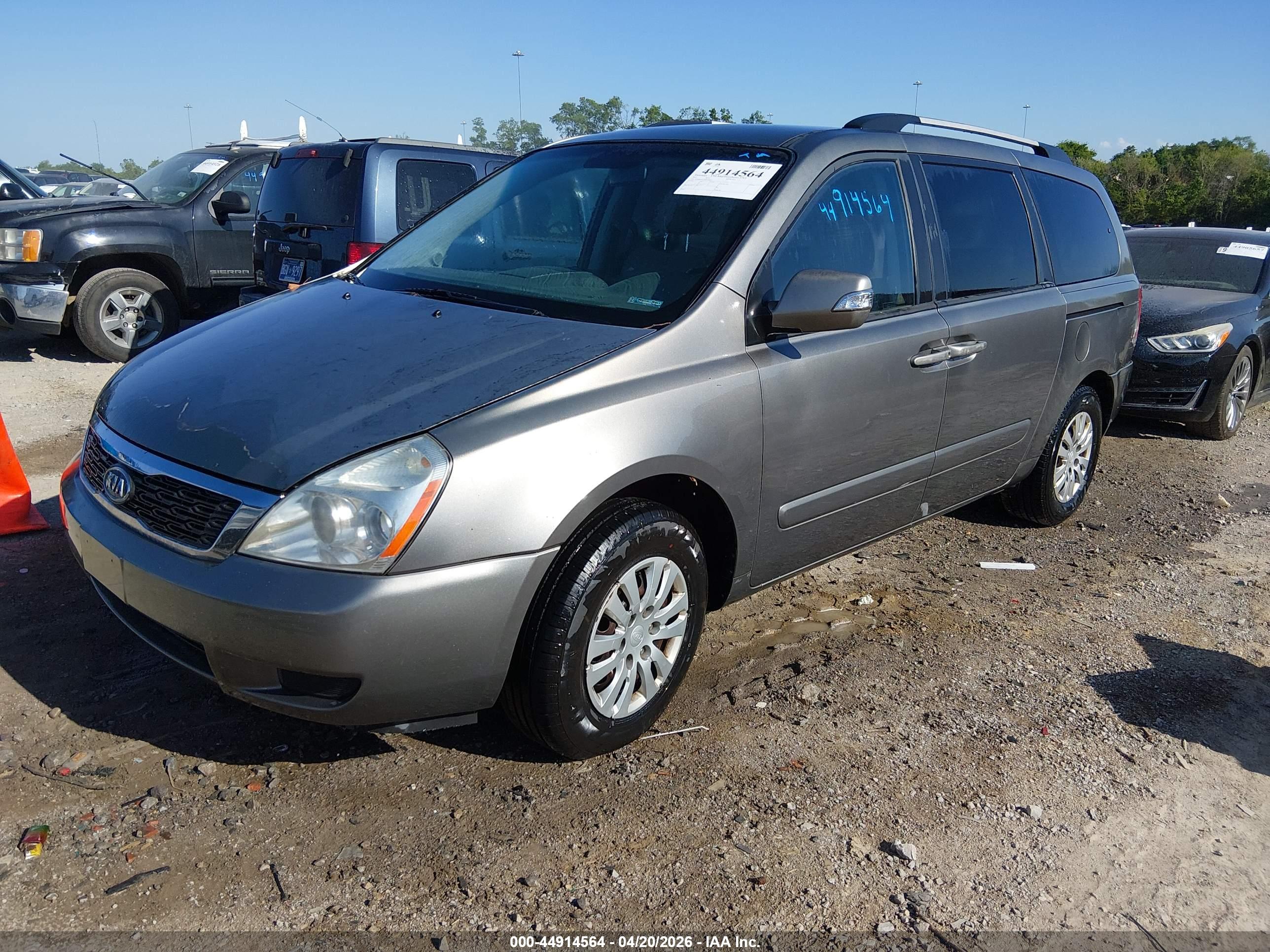 KIA SEDONA image 2