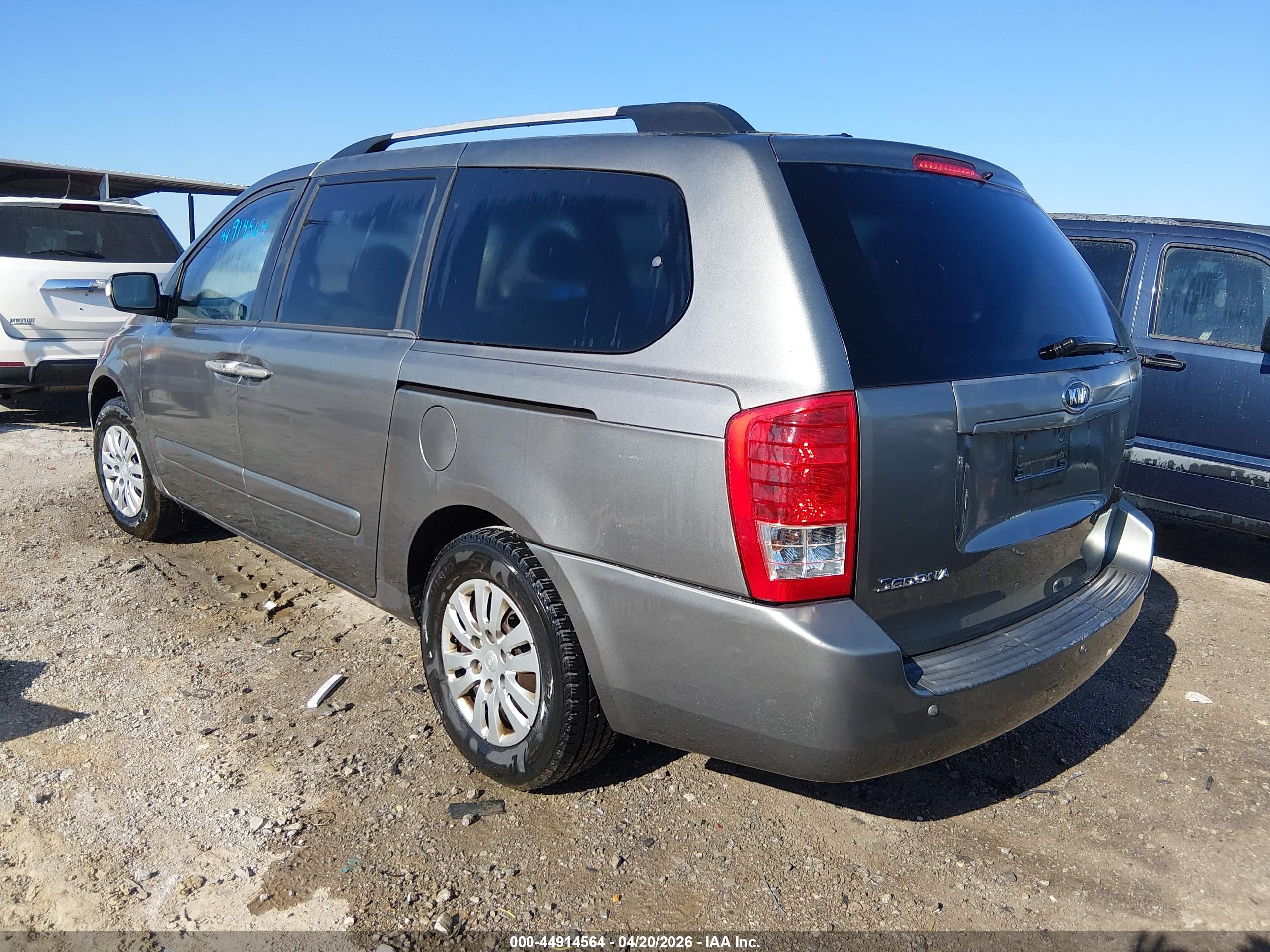 KIA SEDONA image 3