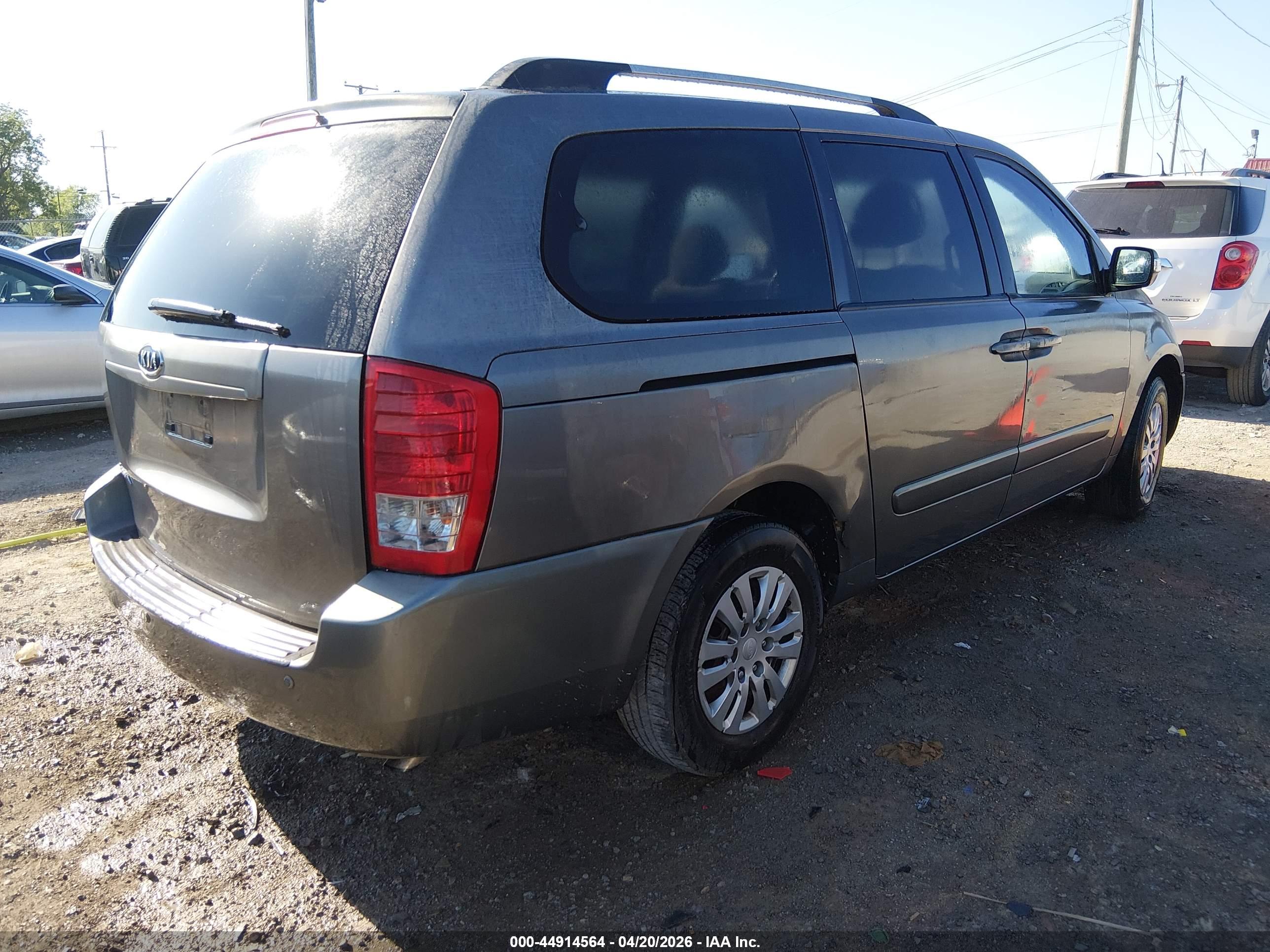 KIA SEDONA image 4