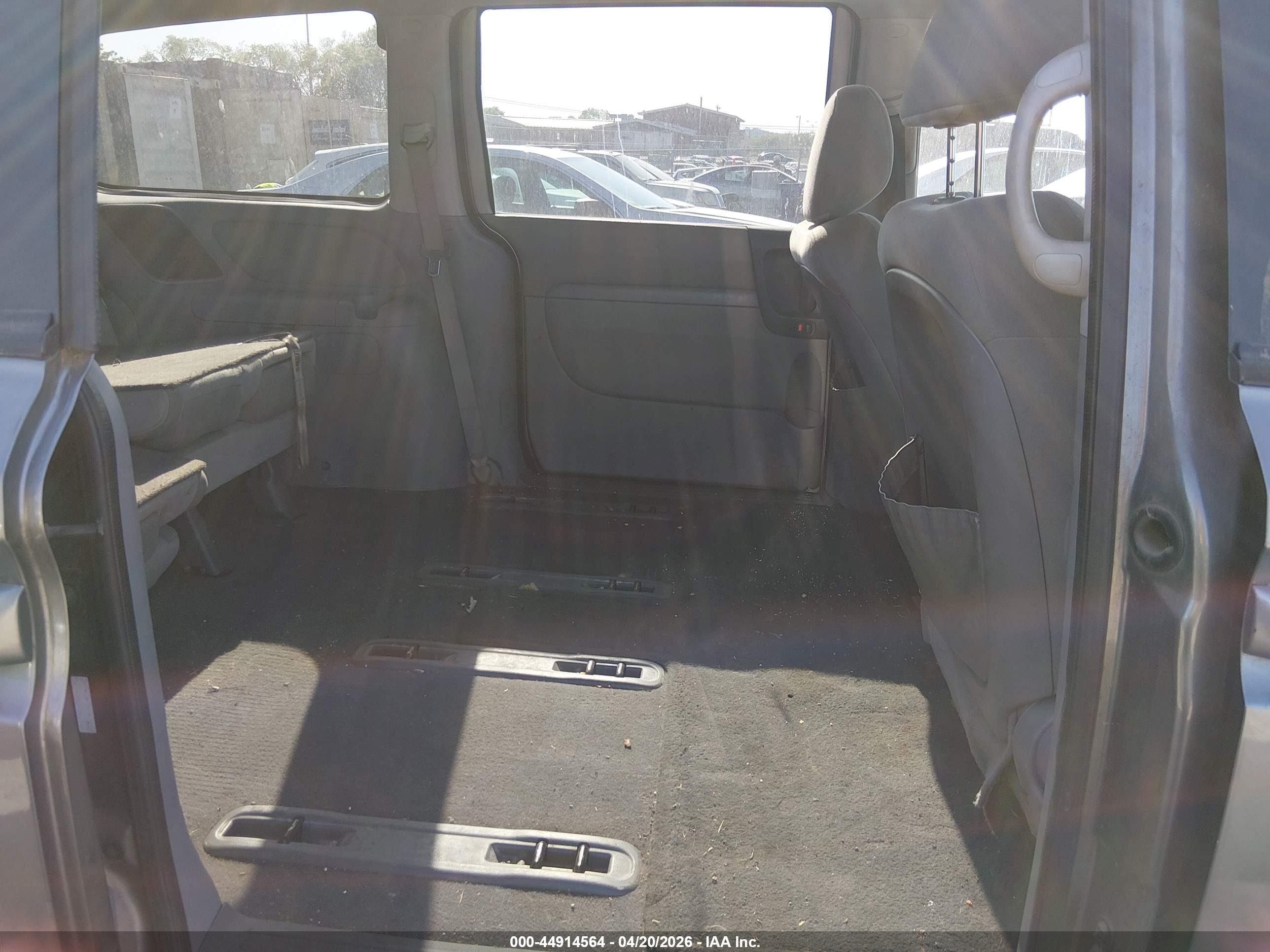 KIA SEDONA image 8