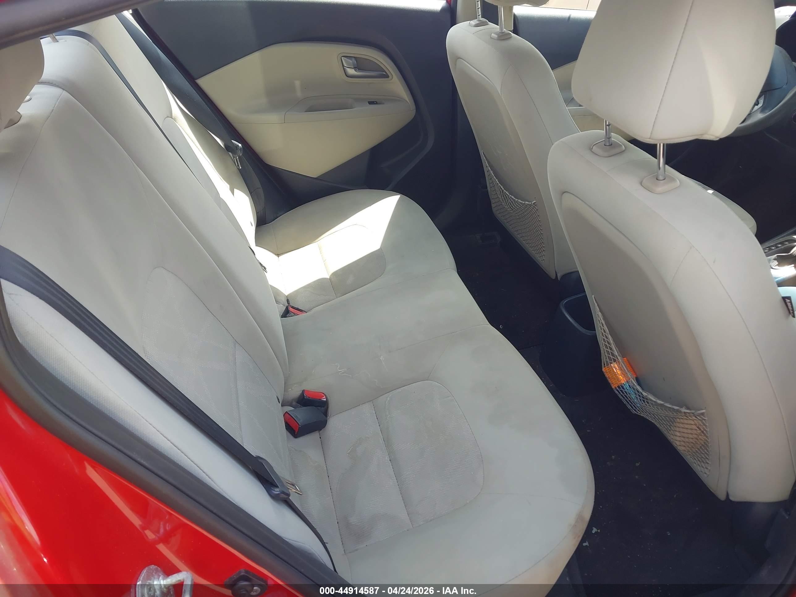 KIA RIO image 8