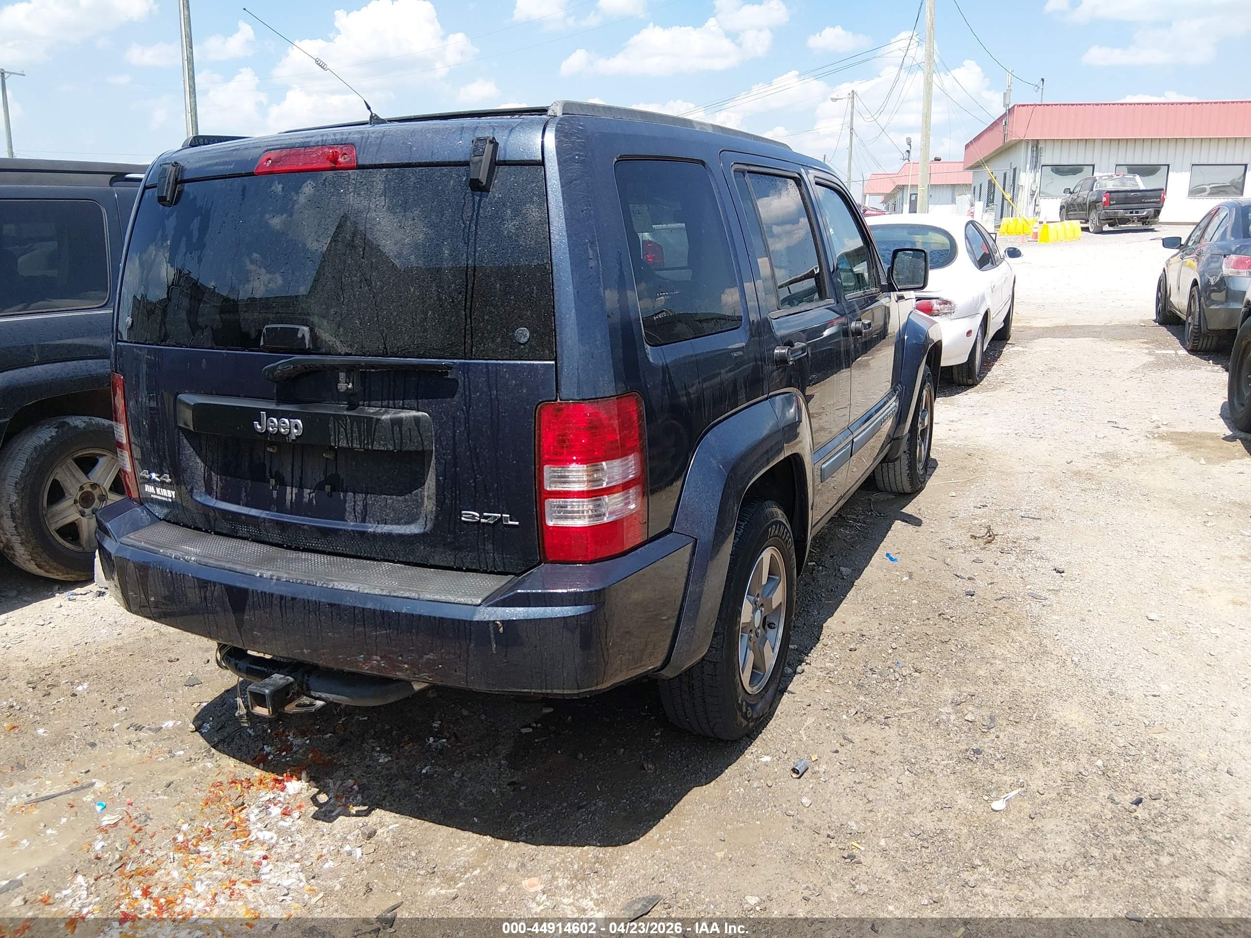 JEEP LIBERTY image 4