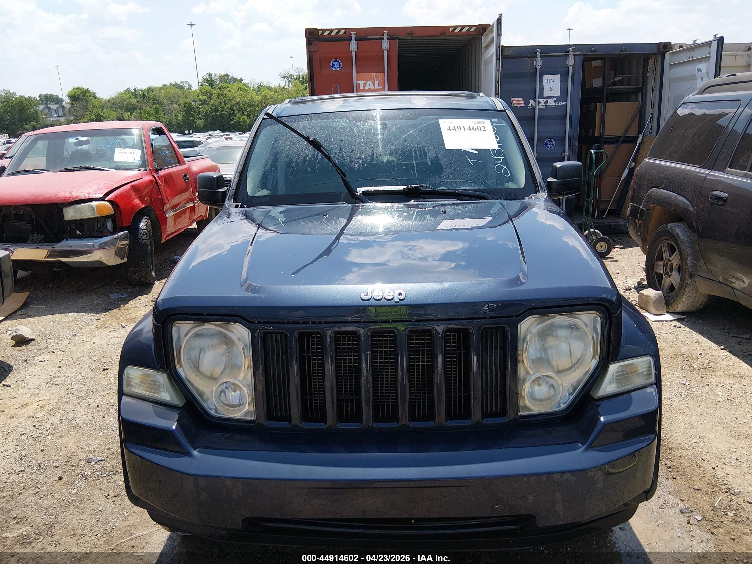 JEEP LIBERTY image 6