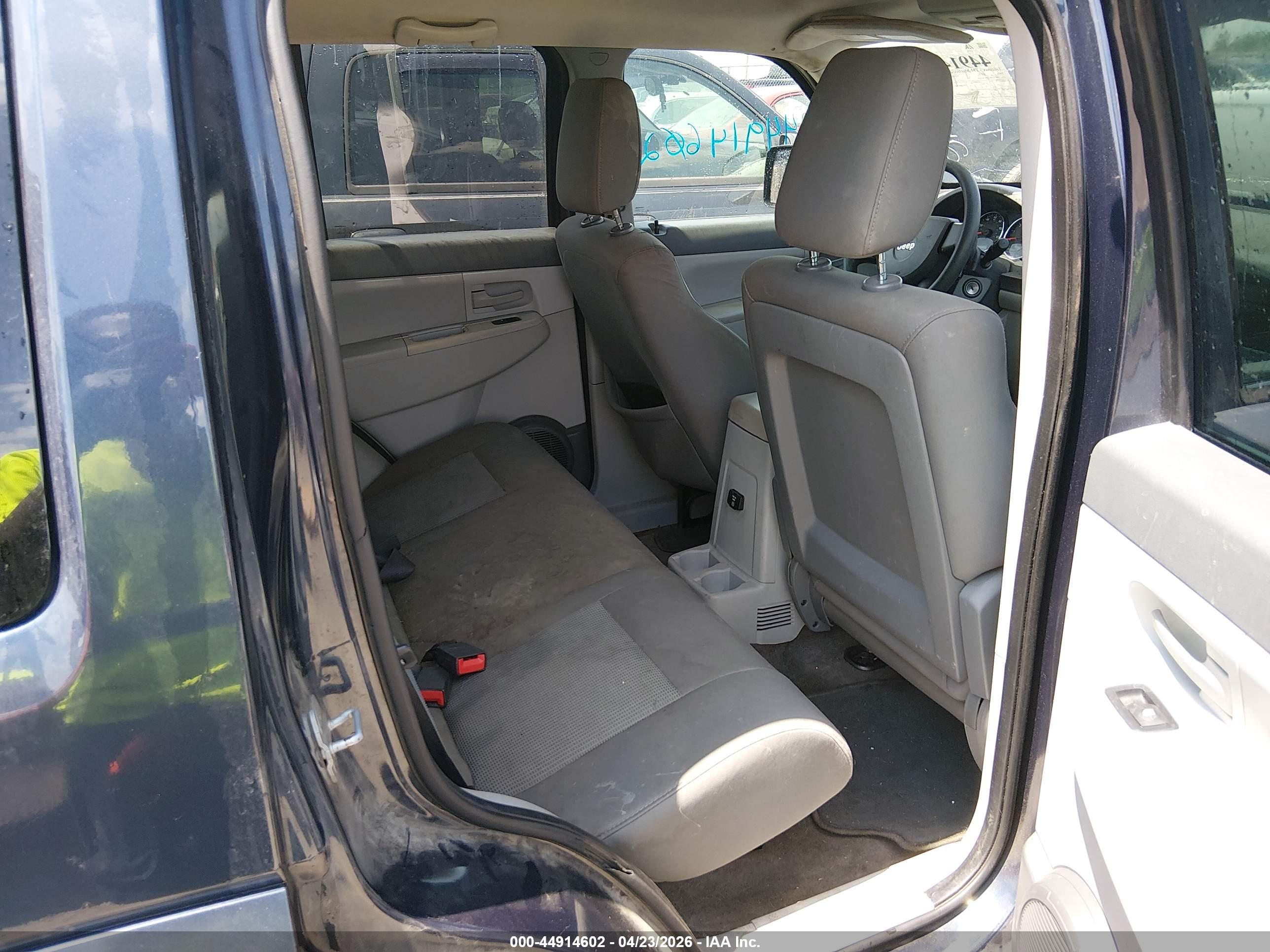 JEEP LIBERTY image 8