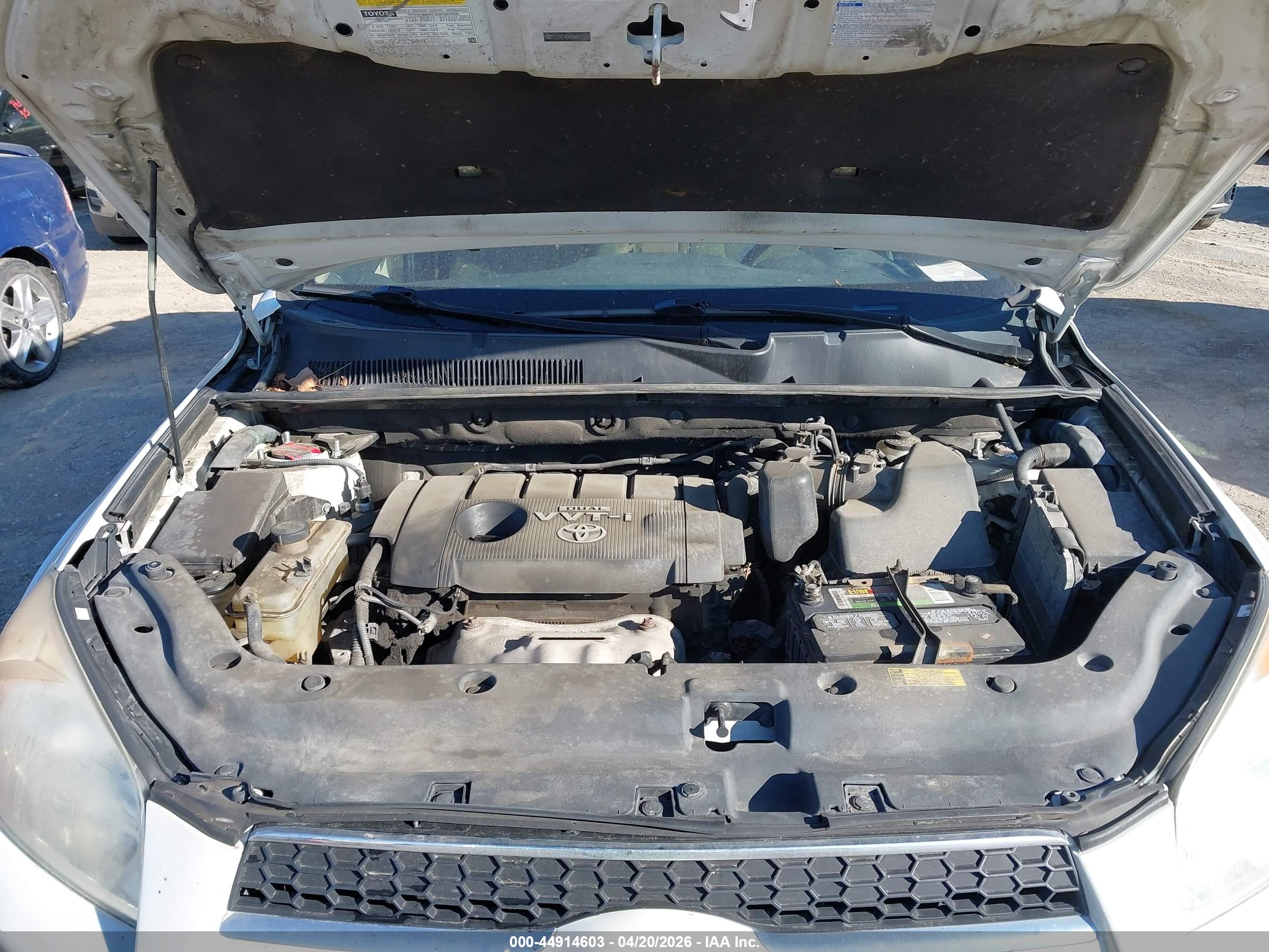 TOYOTA RAV4 image 10