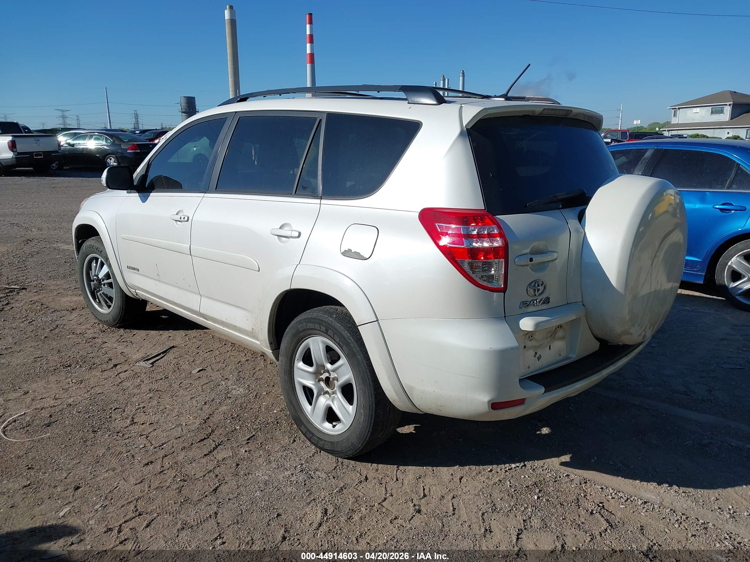 TOYOTA RAV4 image 3