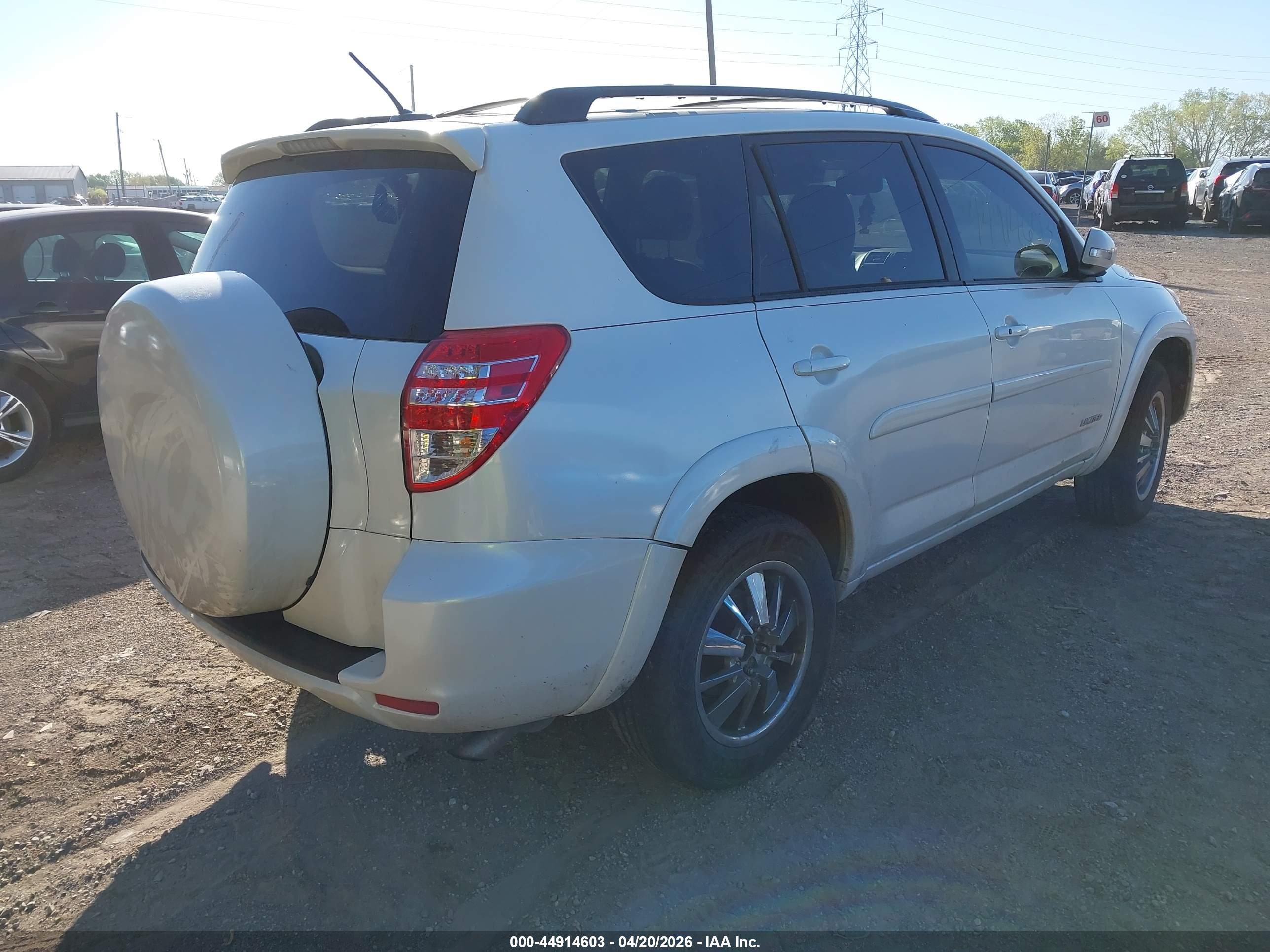 TOYOTA RAV4 image 4