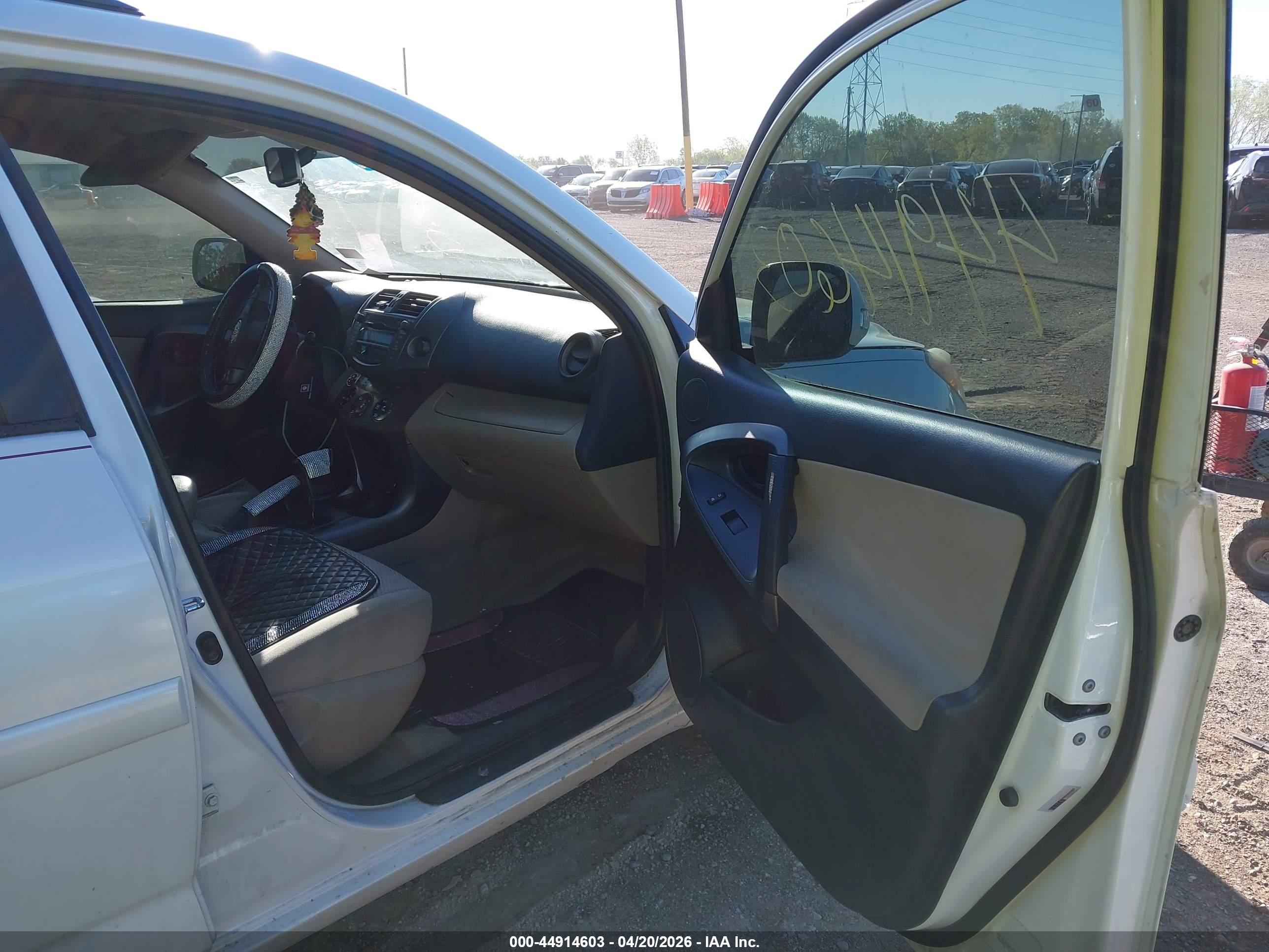 TOYOTA RAV4 image 5