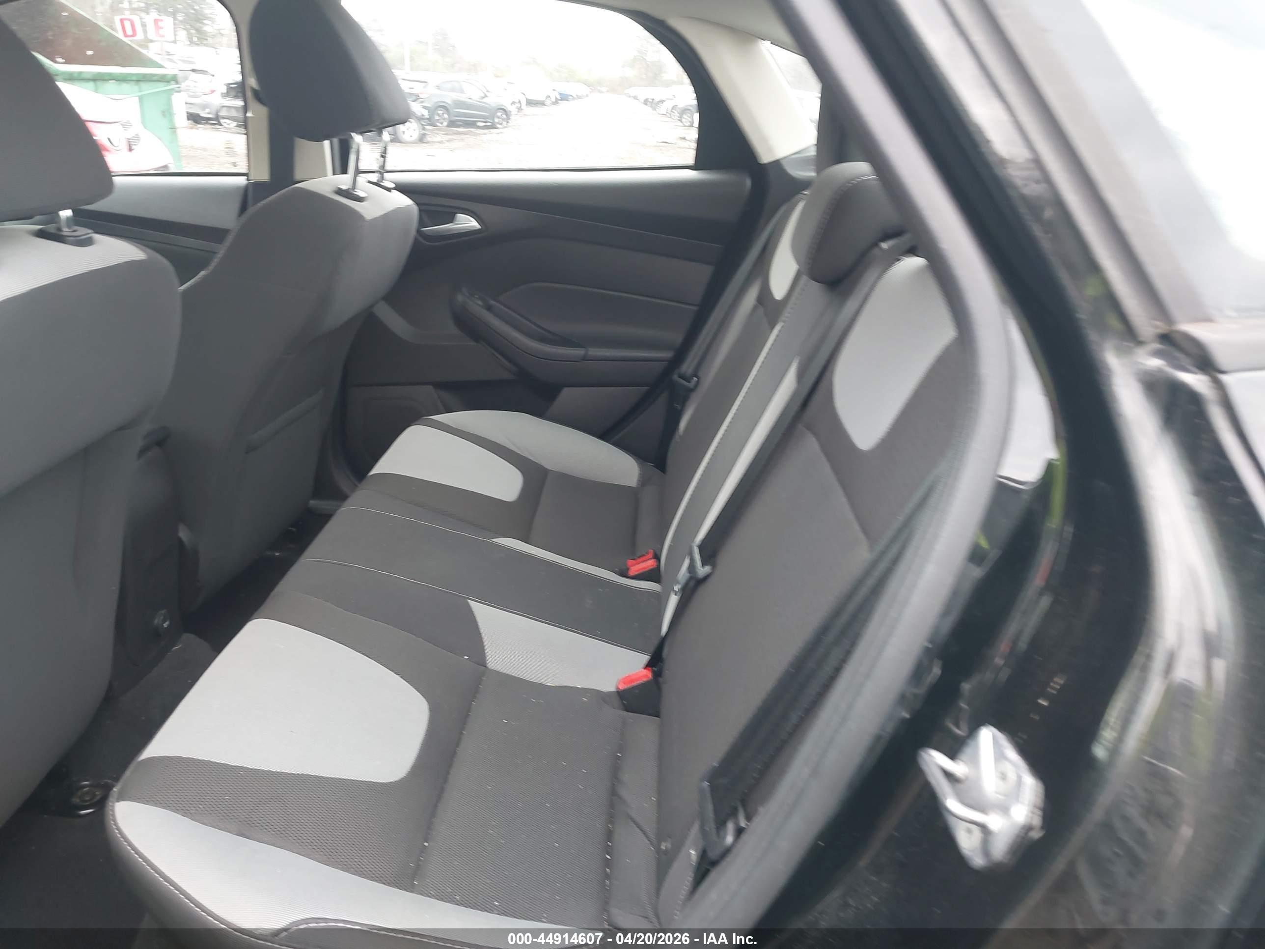FORD FOCUS image 8