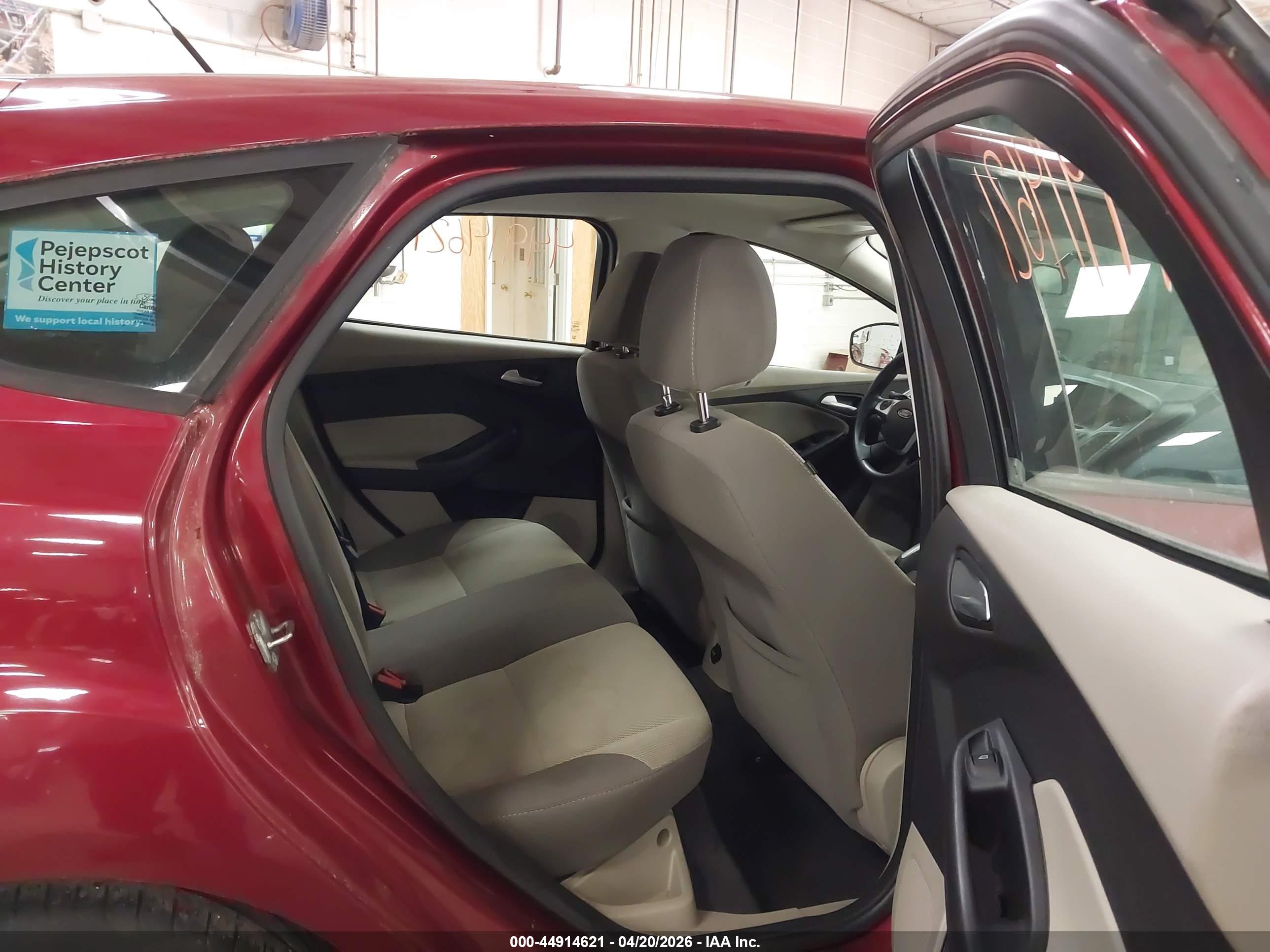 FORD FOCUS image 8