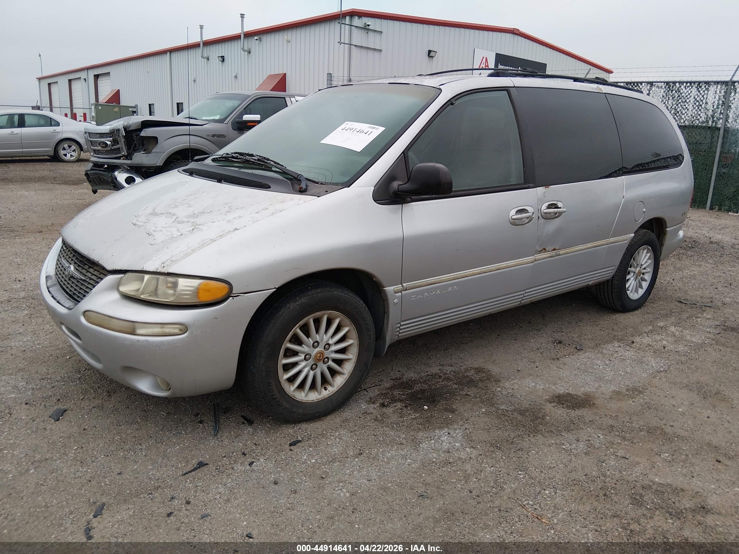 CHRYSLER TOWN image 2