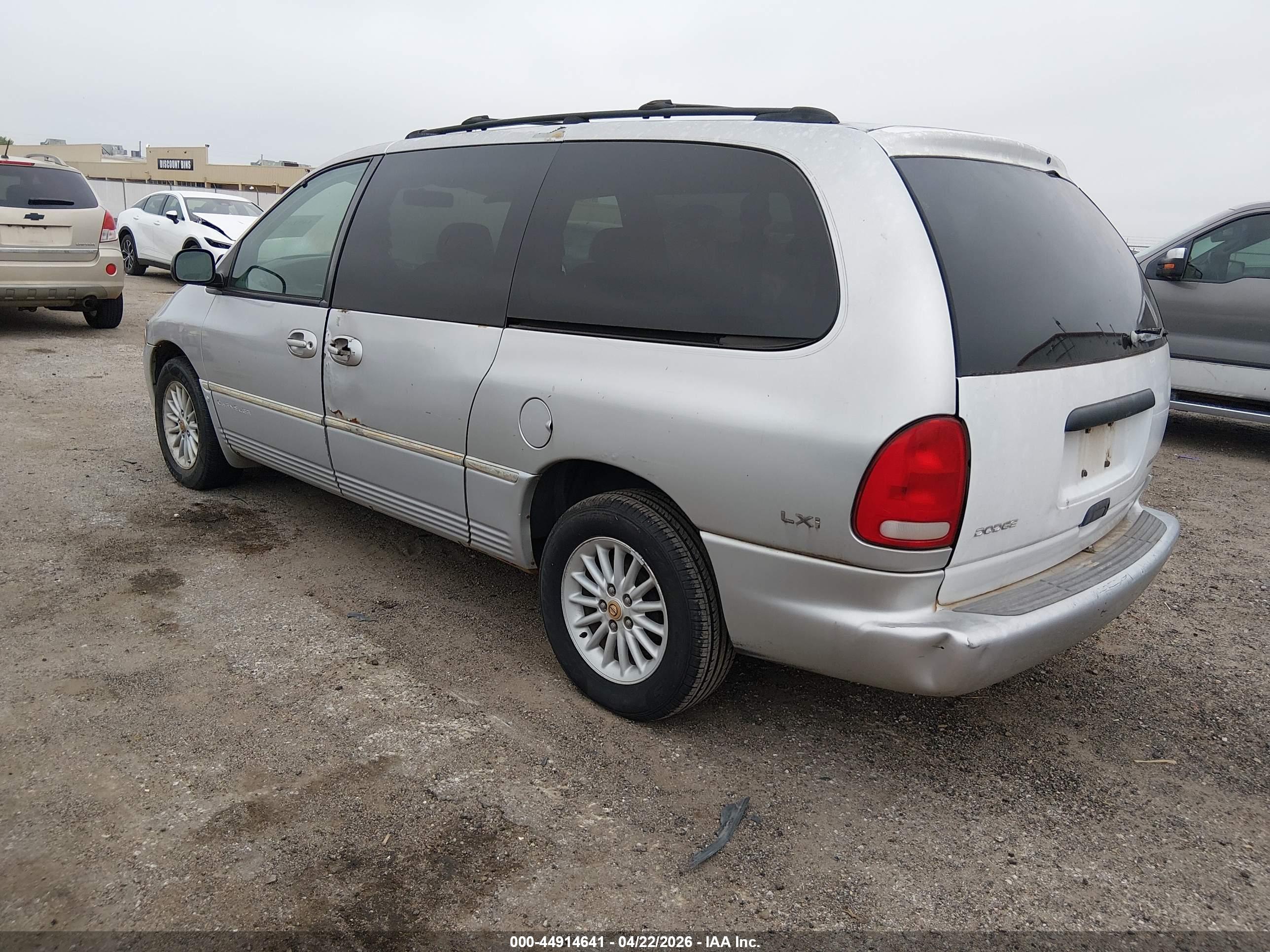 CHRYSLER TOWN image 3