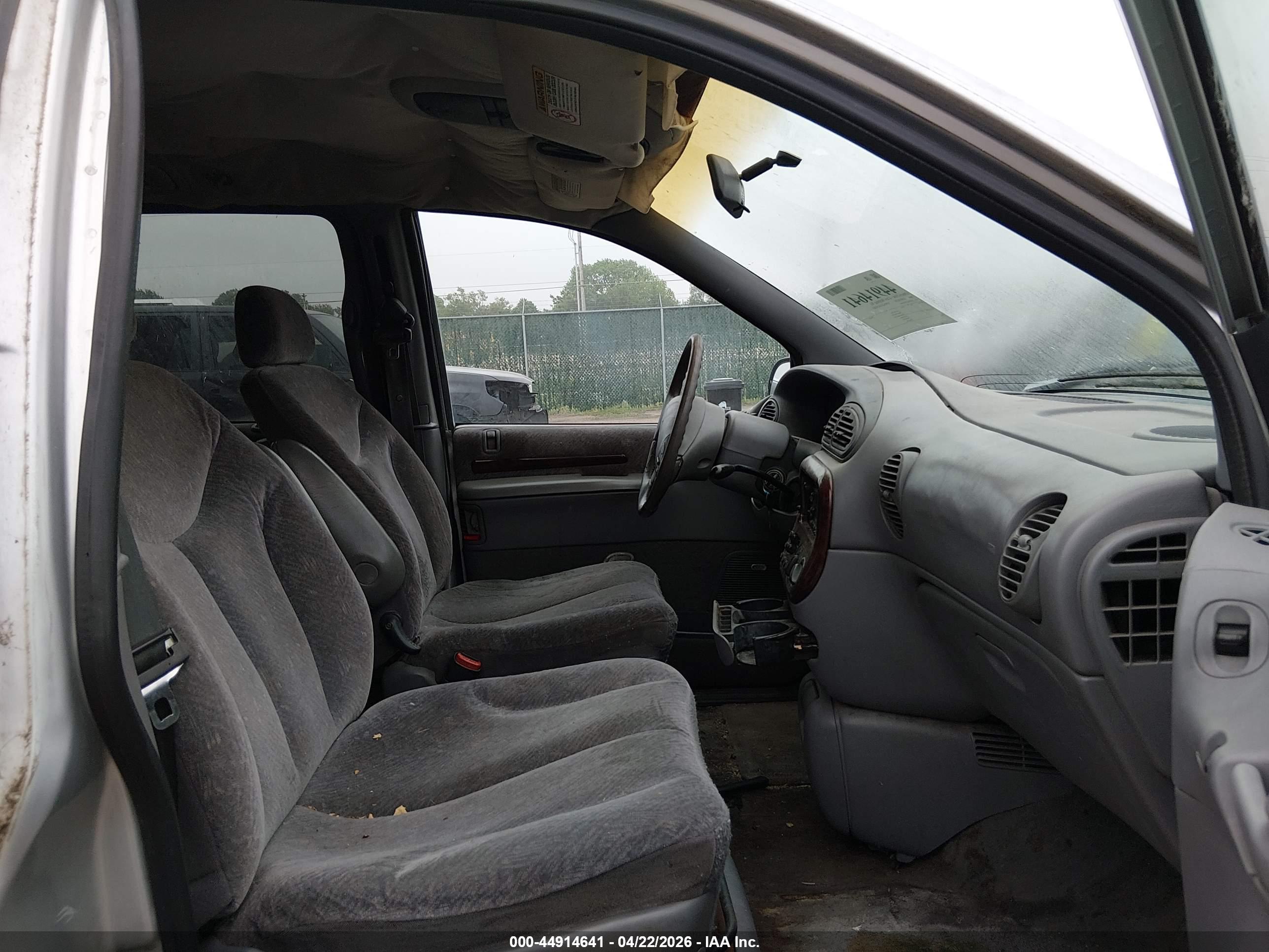 CHRYSLER TOWN image 5