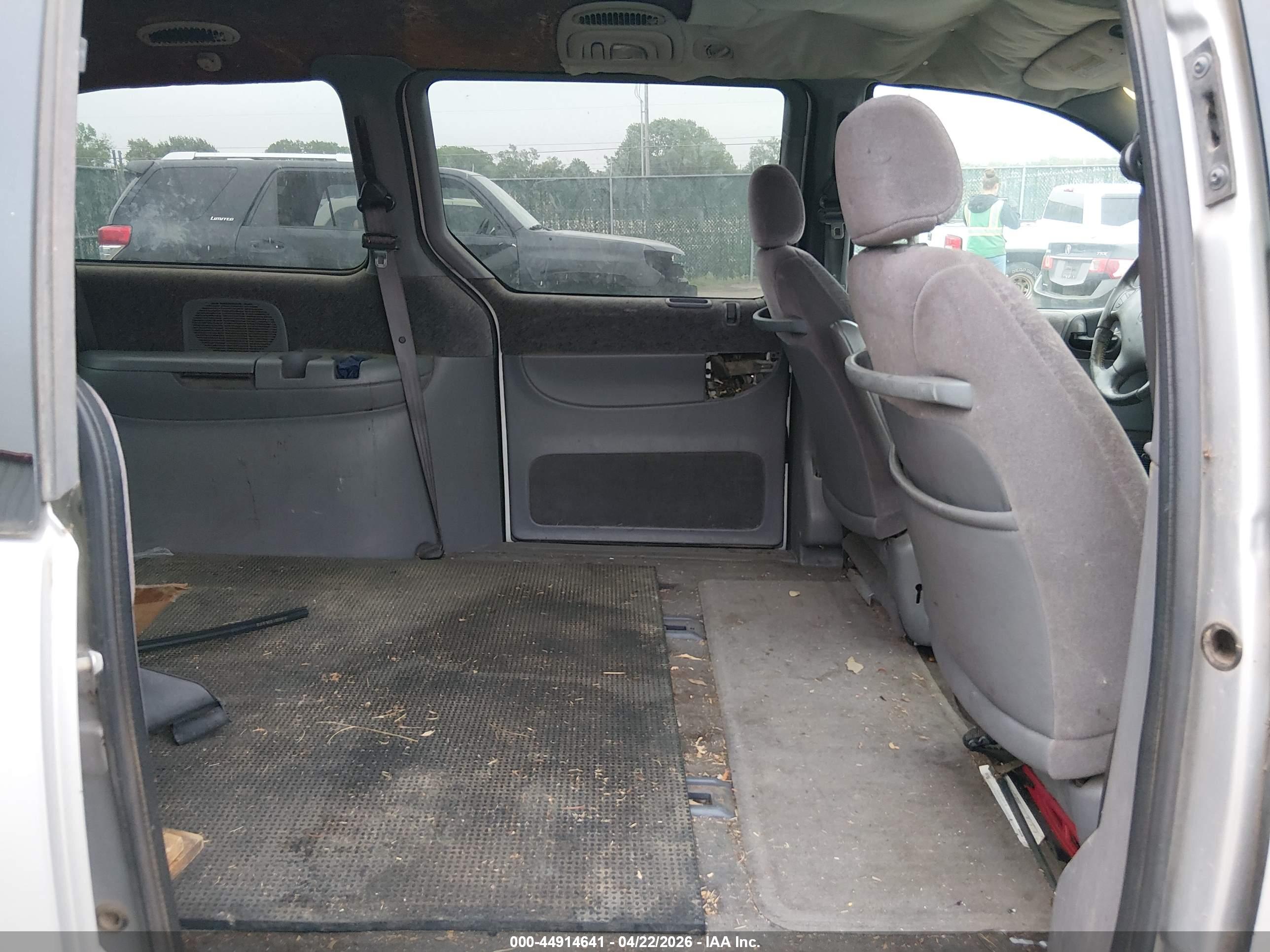 CHRYSLER TOWN image 8