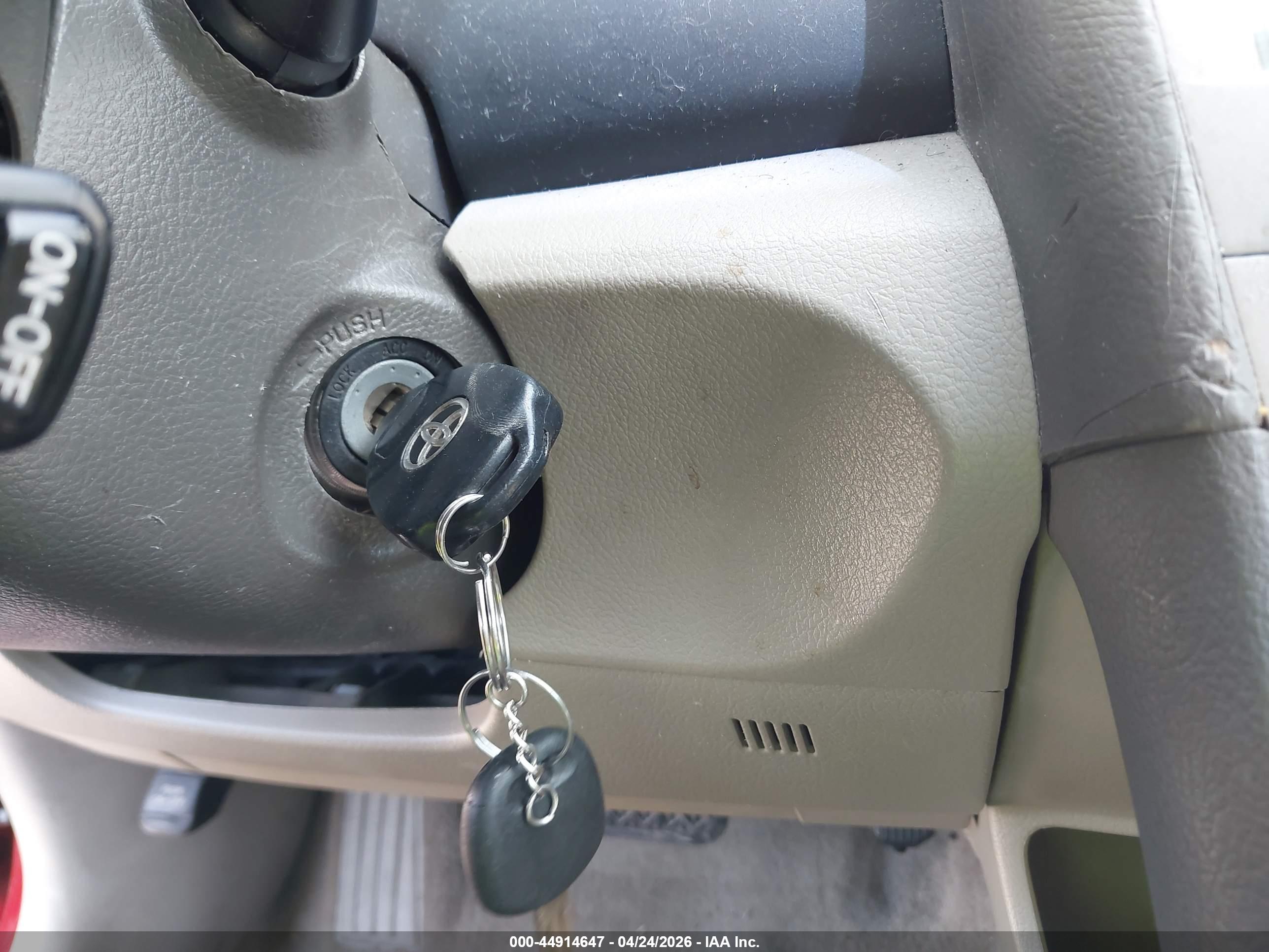 TOYOTA CAMRY image 11