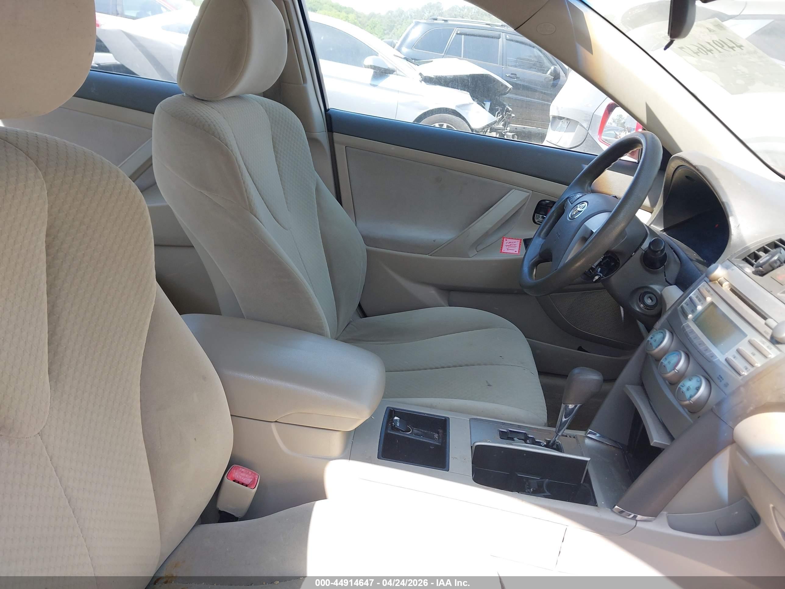 TOYOTA CAMRY image 5