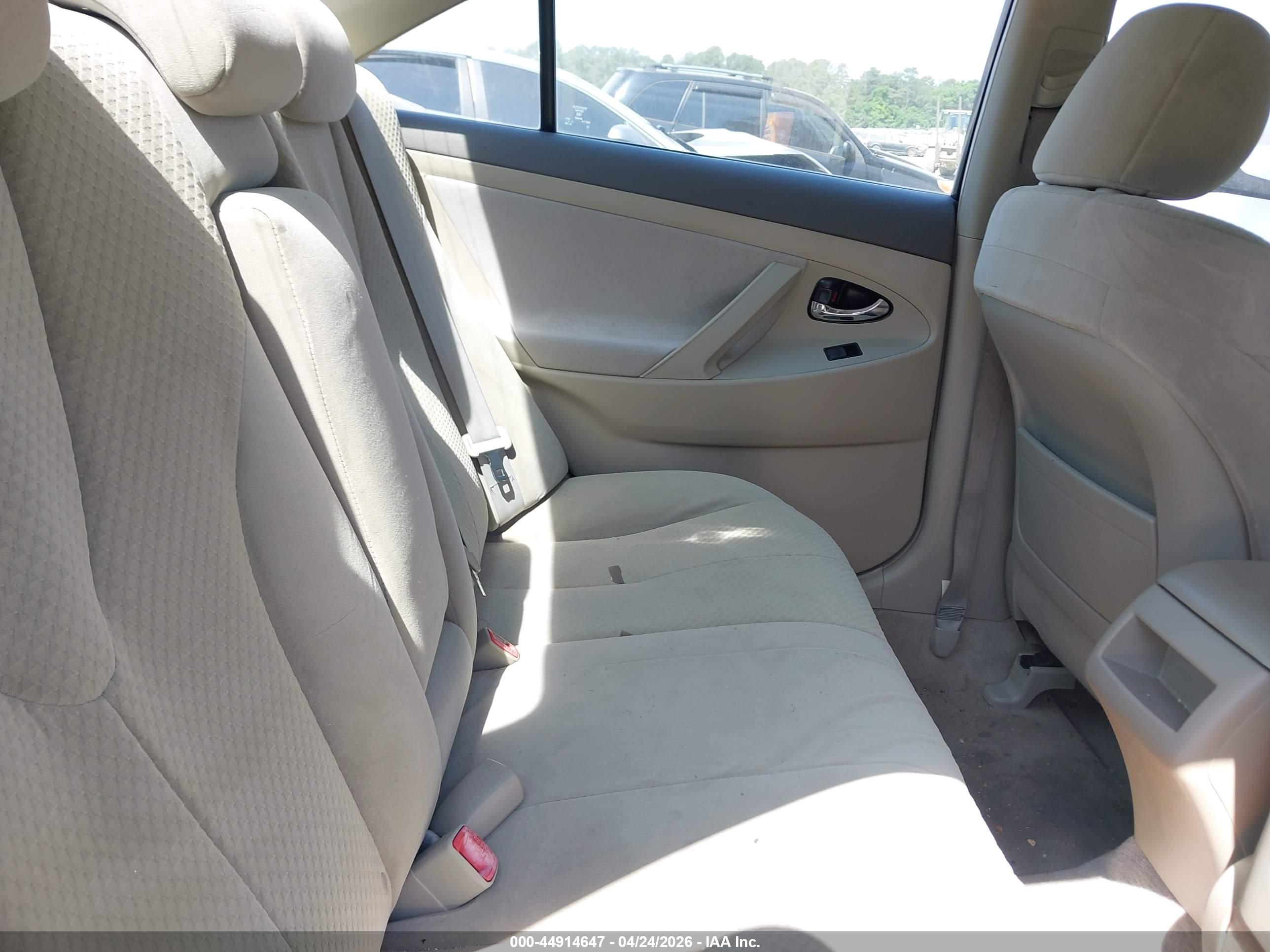 TOYOTA CAMRY image 8