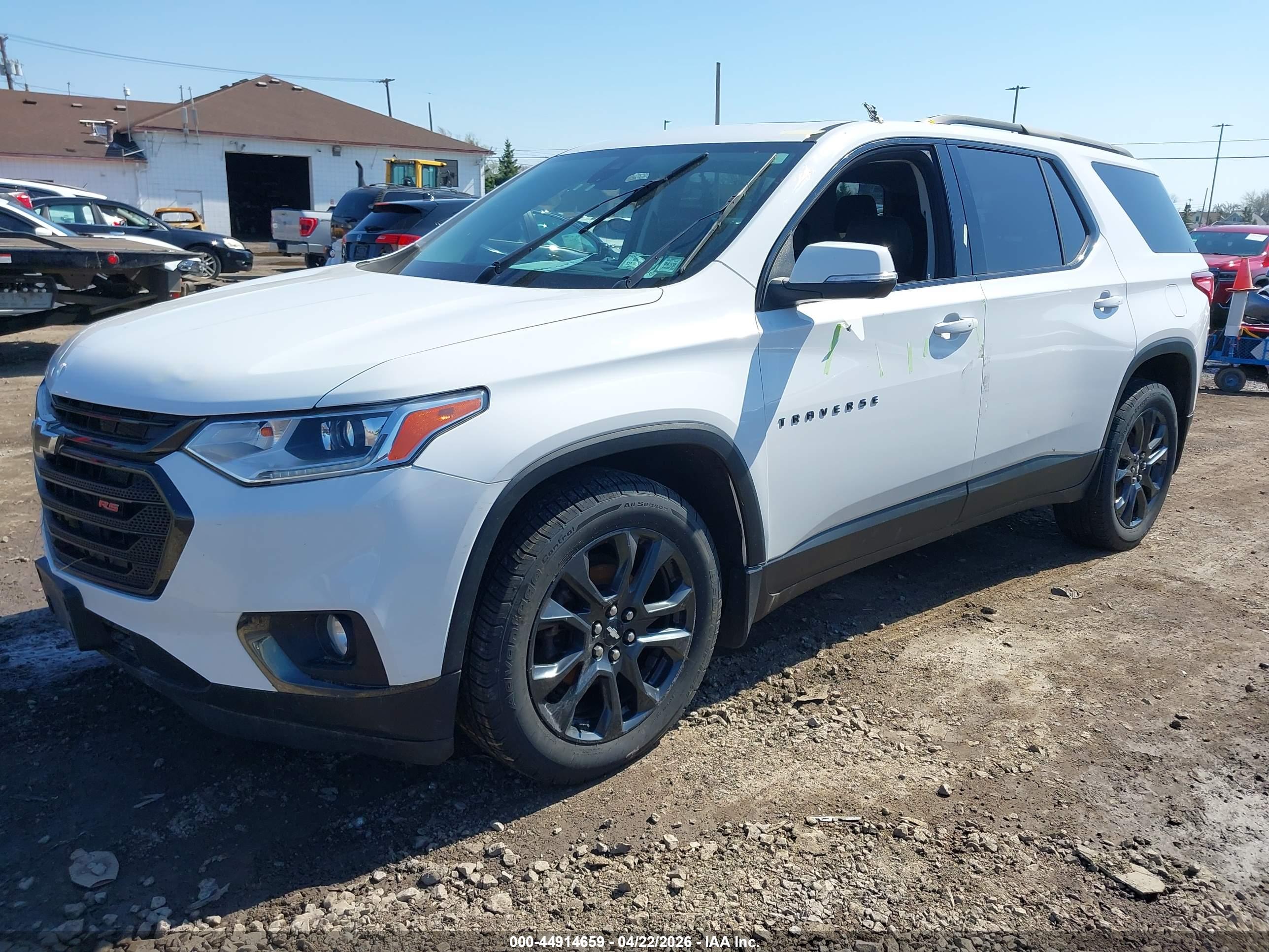 CHEVROLET TRAVERSE image 2