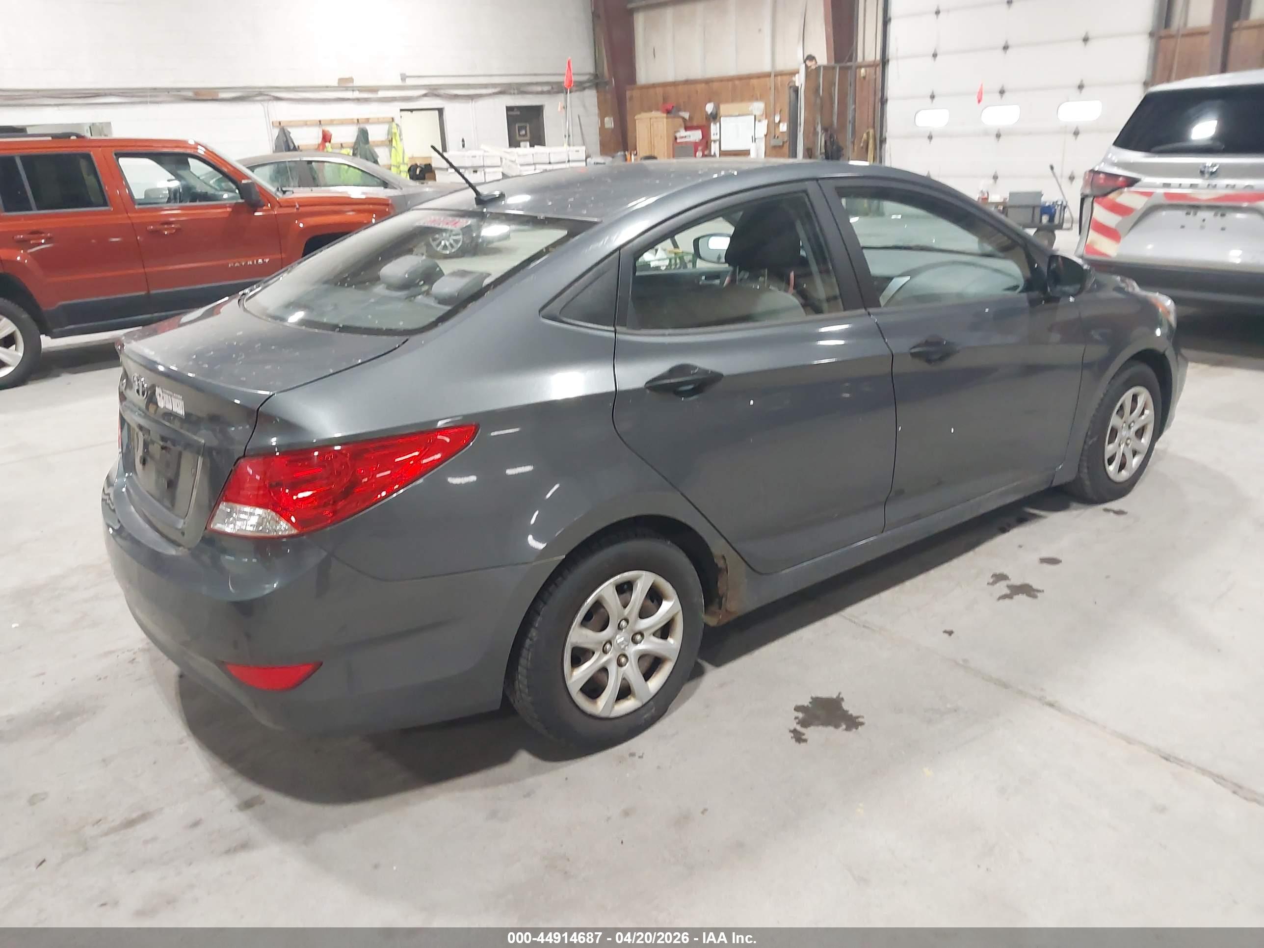 HYUNDAI ACCENT image 4