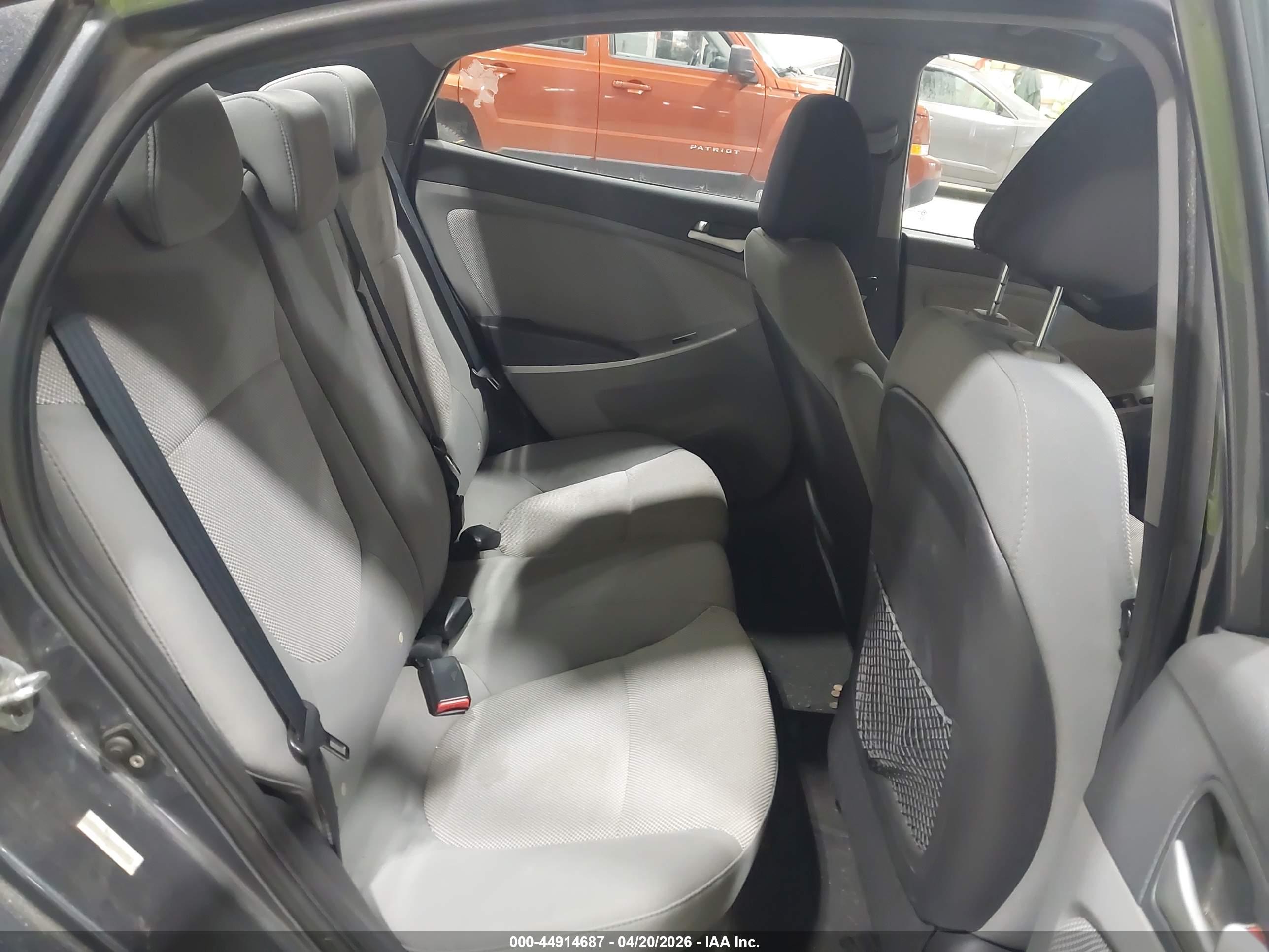 HYUNDAI ACCENT image 8