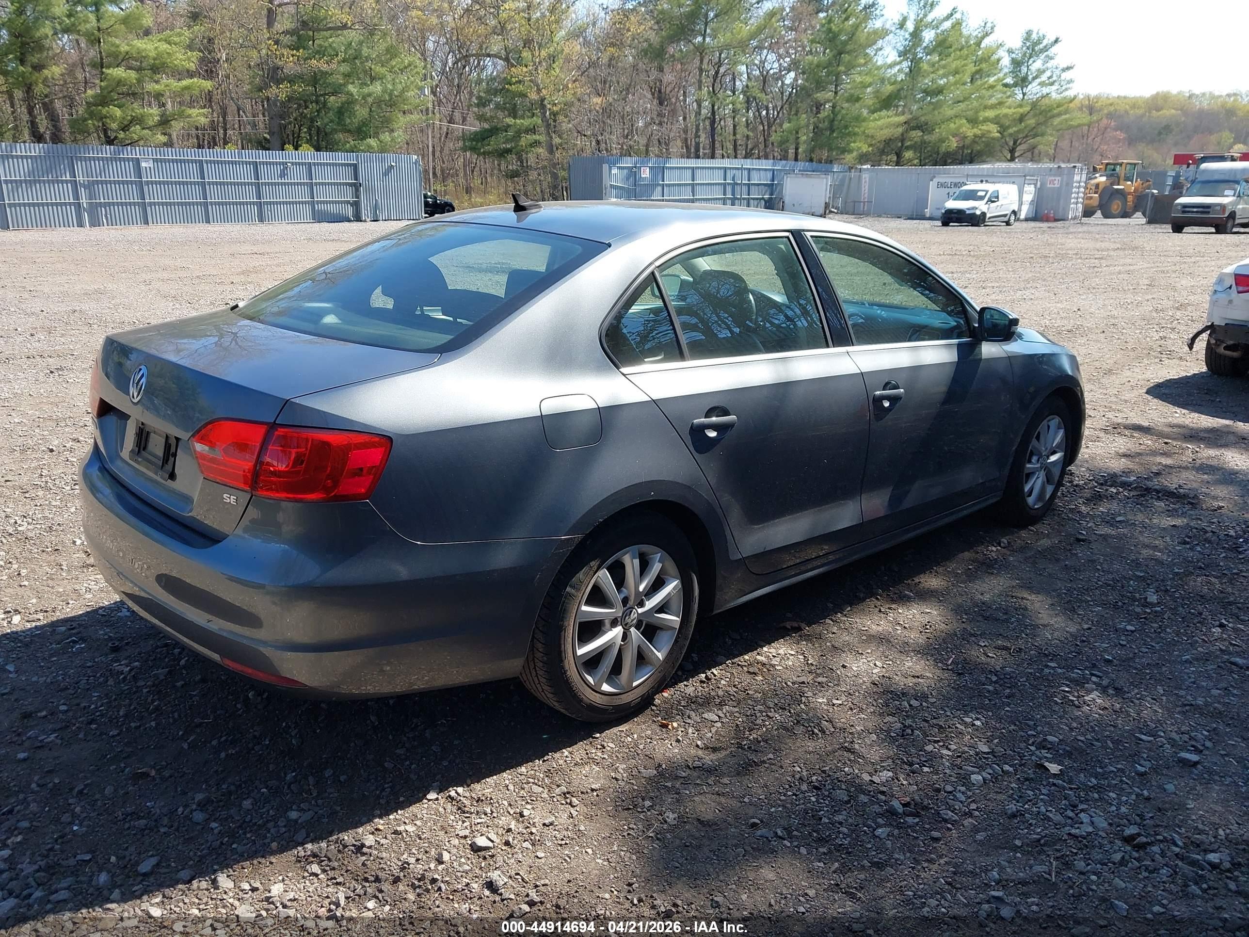 VOLKSWAGEN JETTA image 4