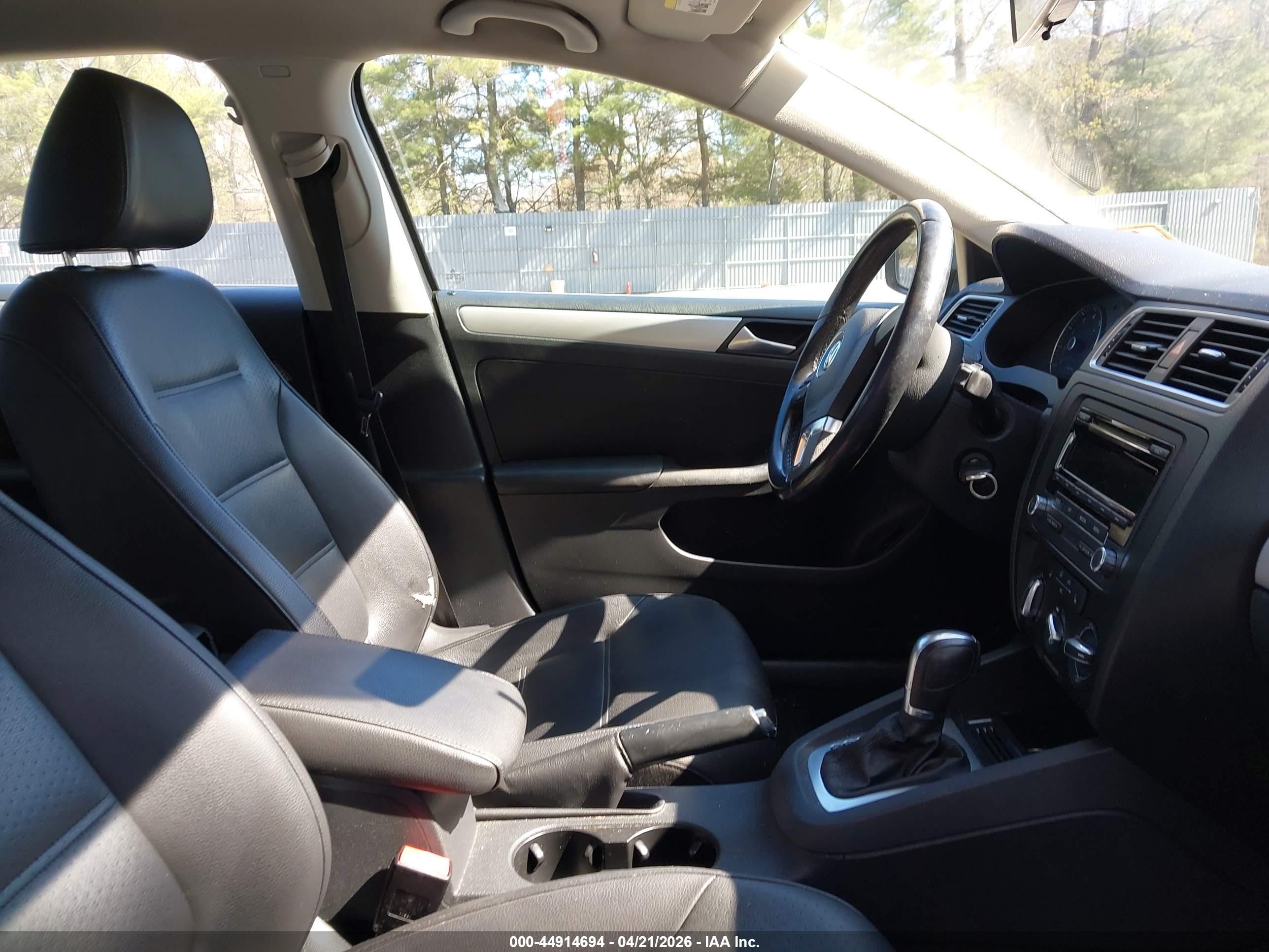 VOLKSWAGEN JETTA image 5