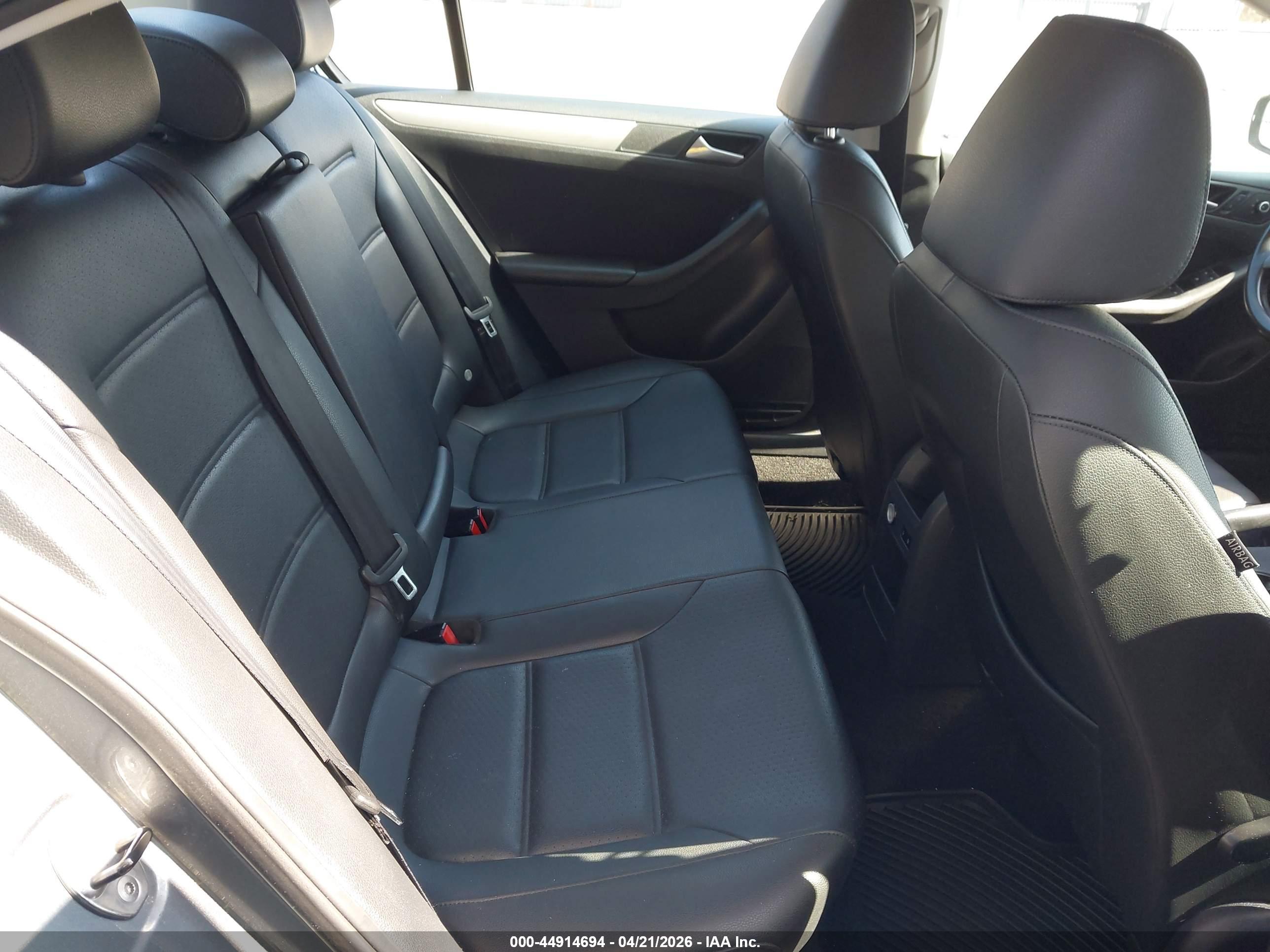 VOLKSWAGEN JETTA image 8