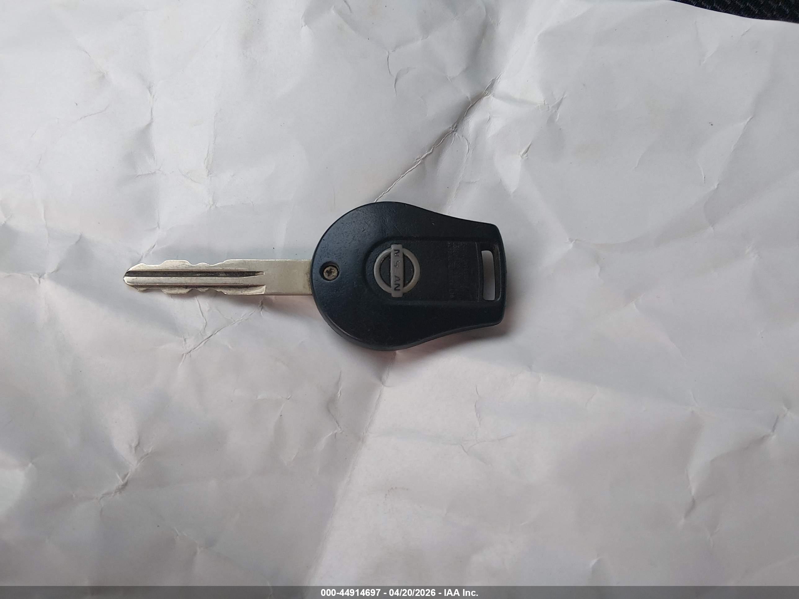 NISSAN VERSA image 11