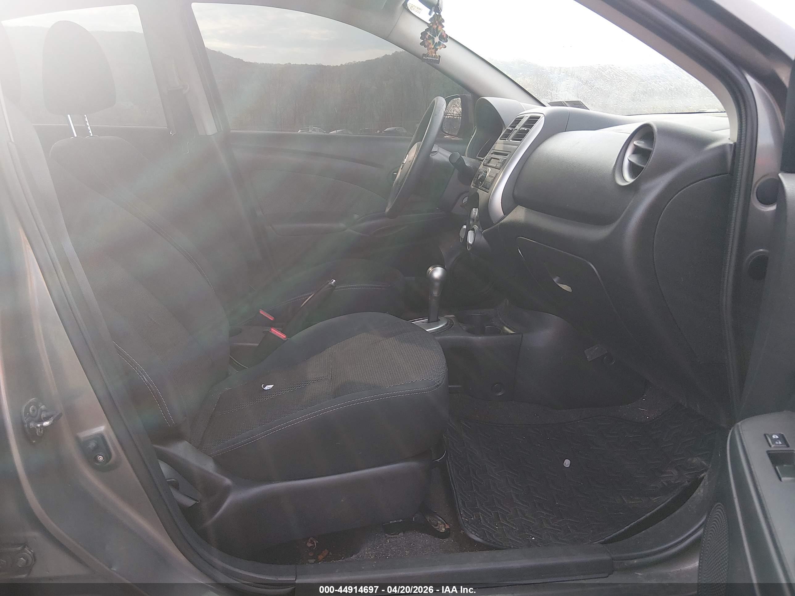 NISSAN VERSA image 5