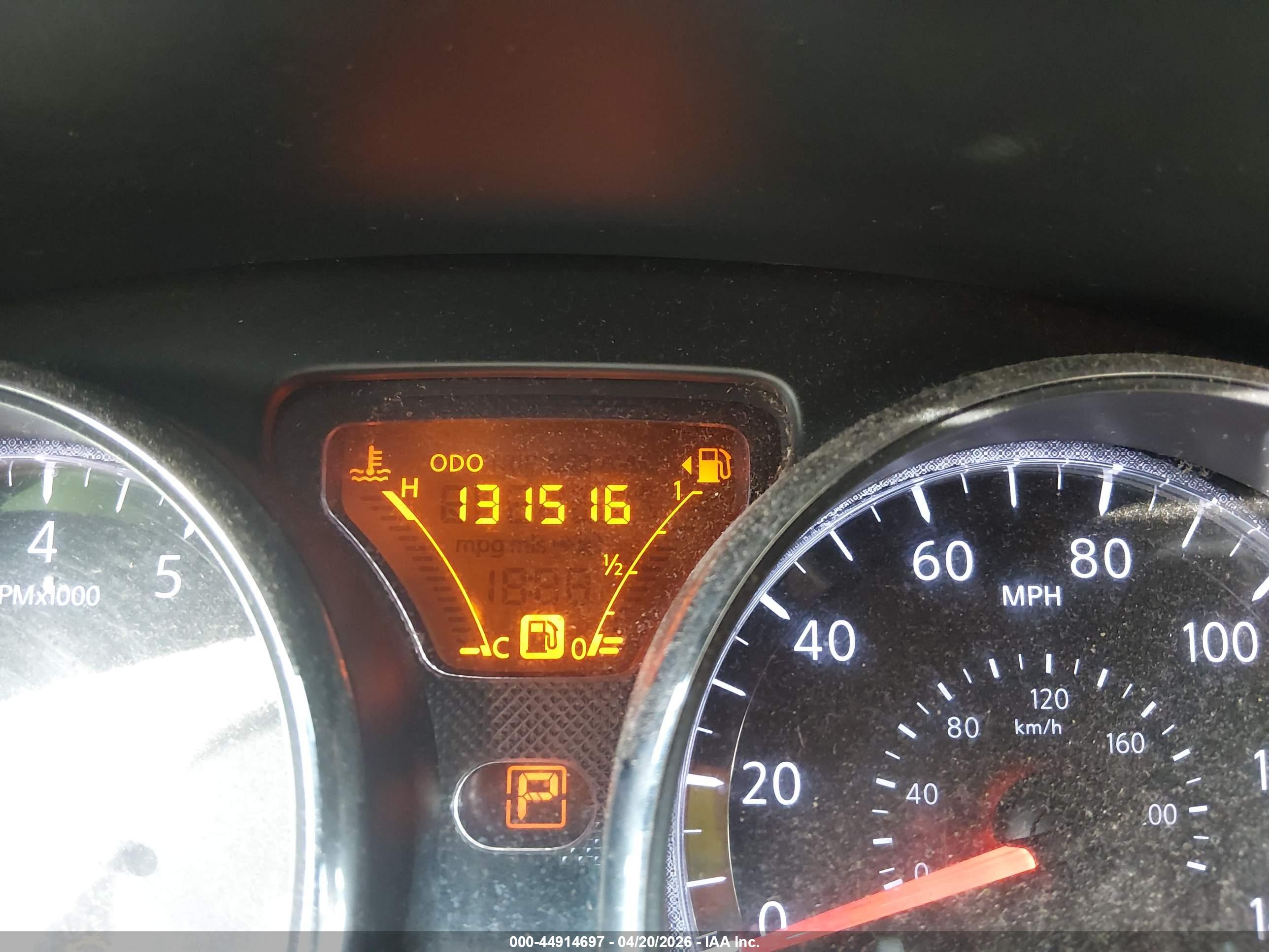 NISSAN VERSA image 7