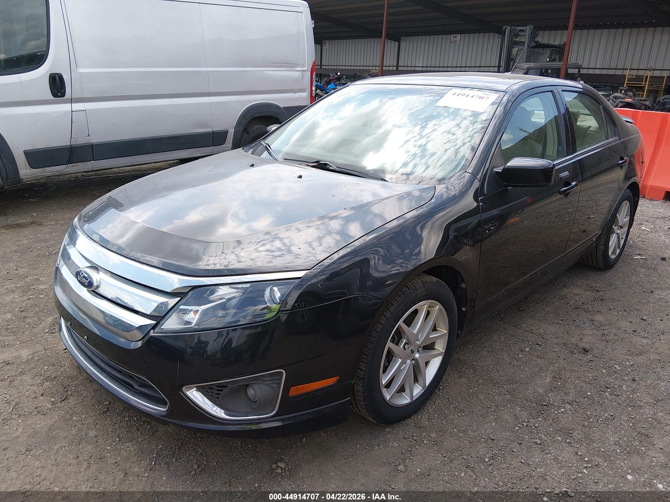 FORD FUSION image 2