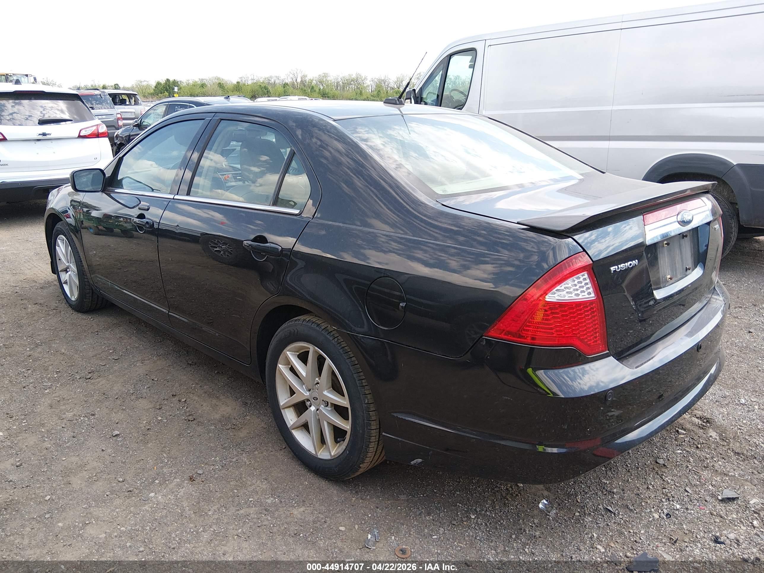 FORD FUSION image 3