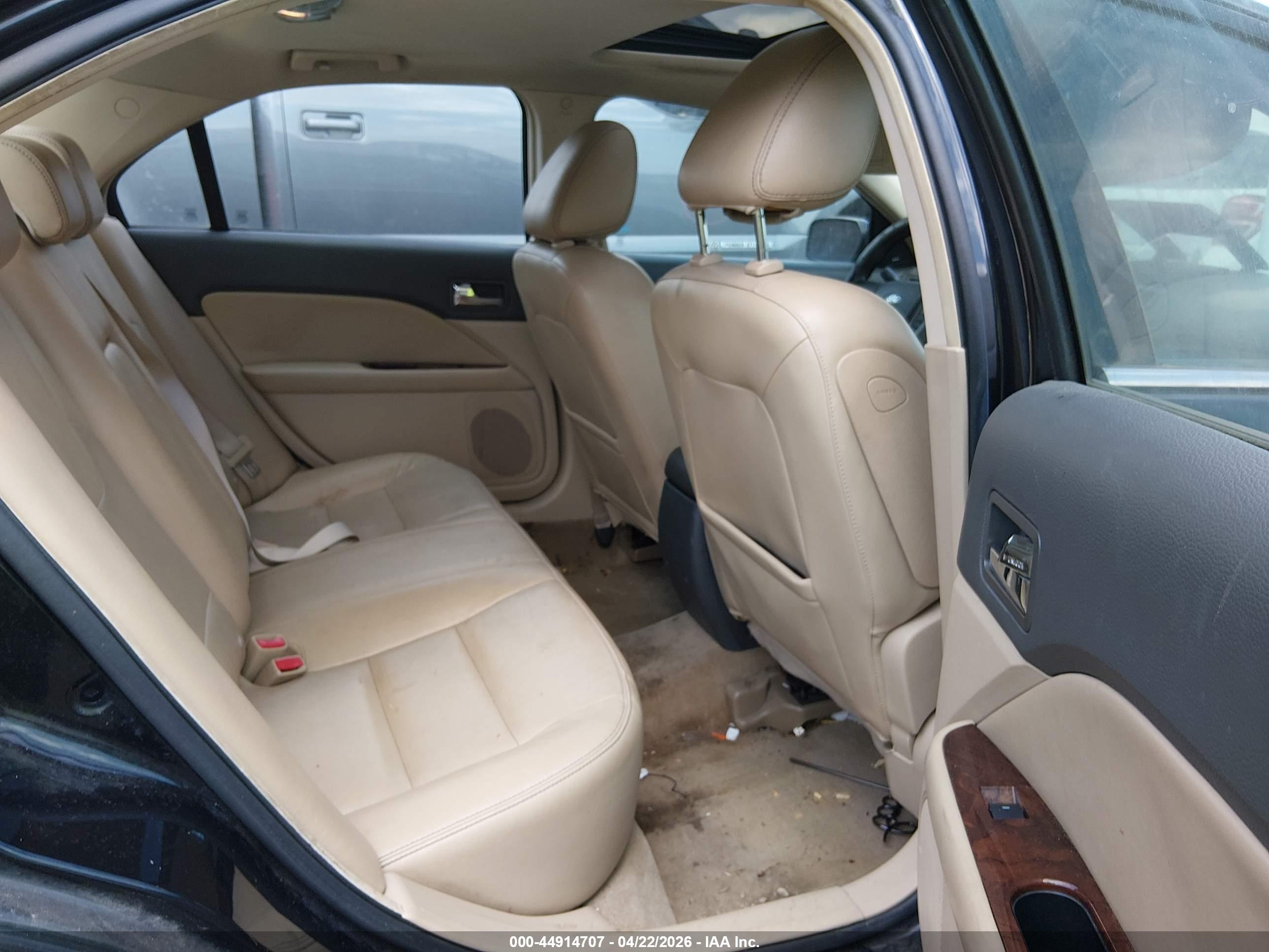 FORD FUSION image 8