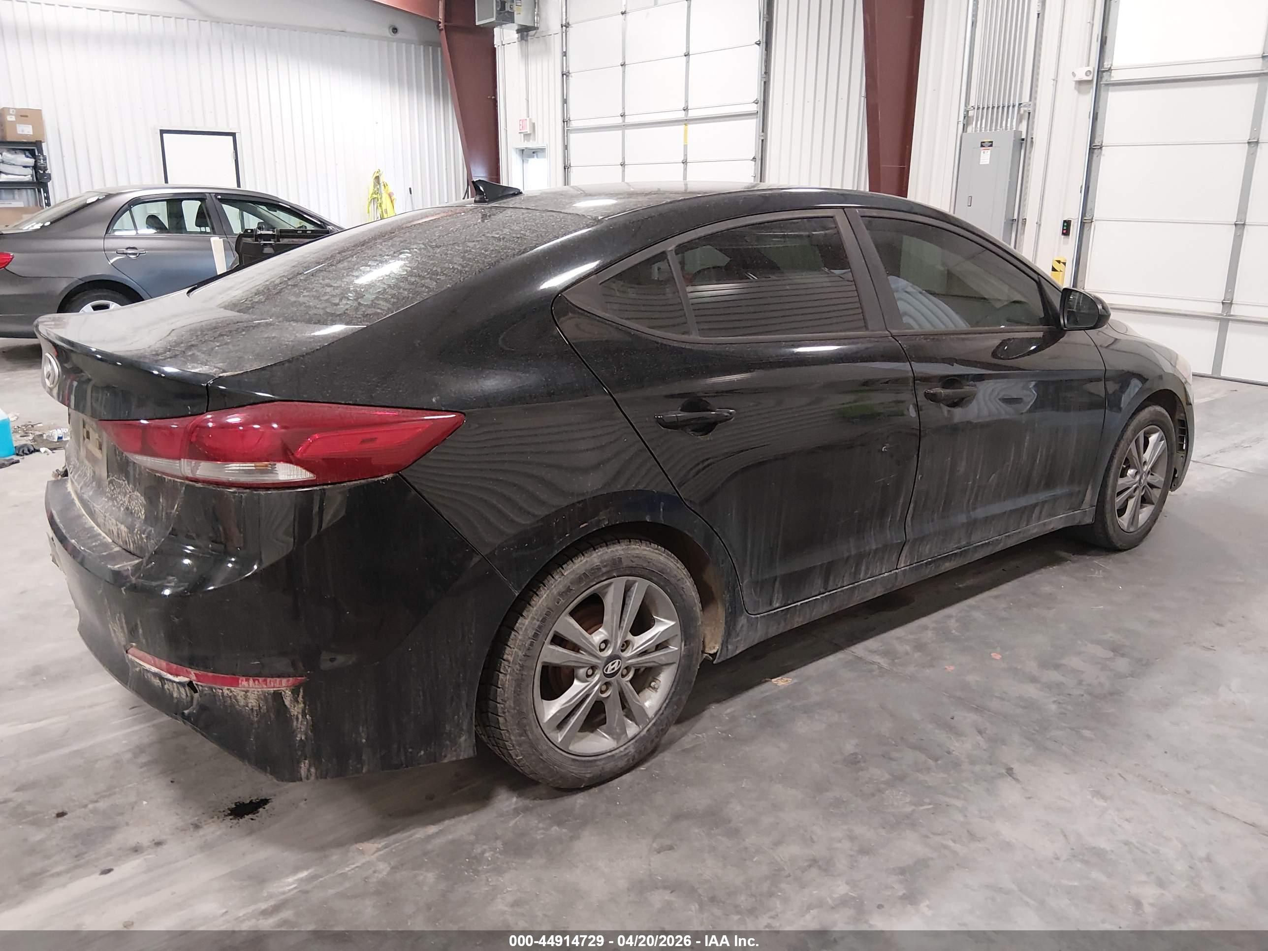 HYUNDAI ELANTRA image 4