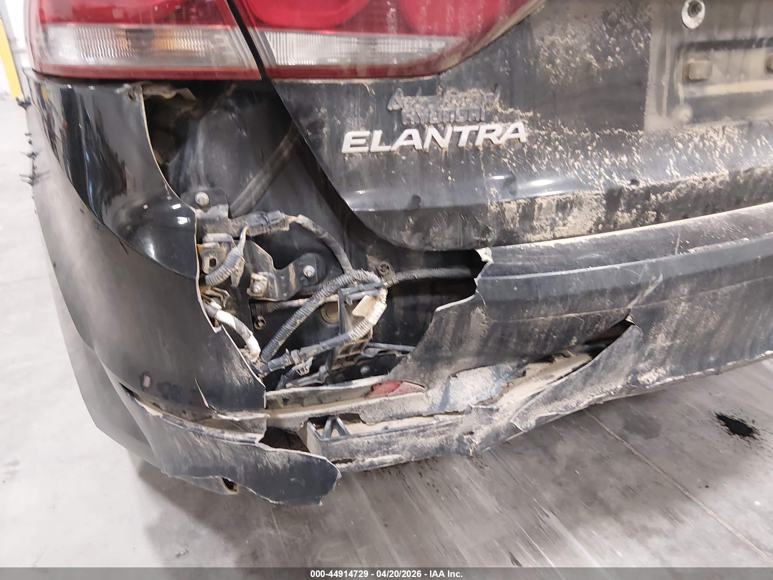 HYUNDAI ELANTRA image 6