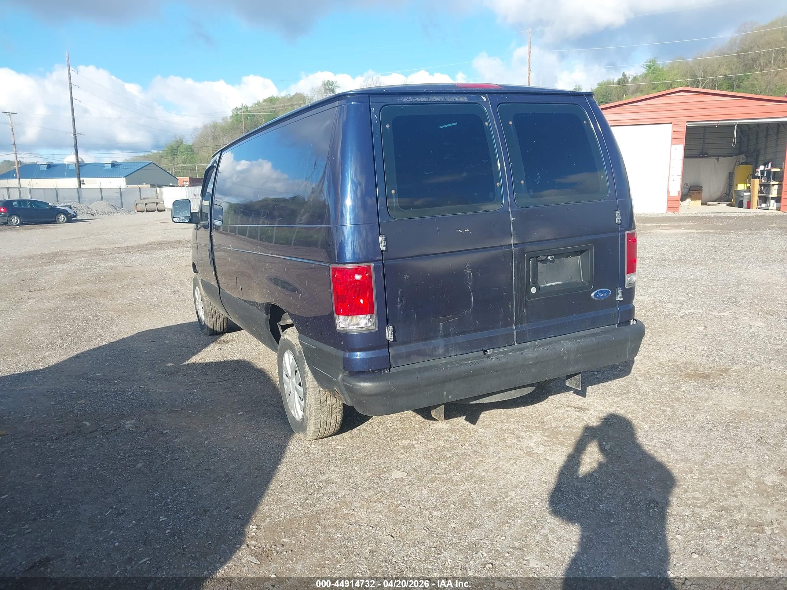 FORD E-150 image 3