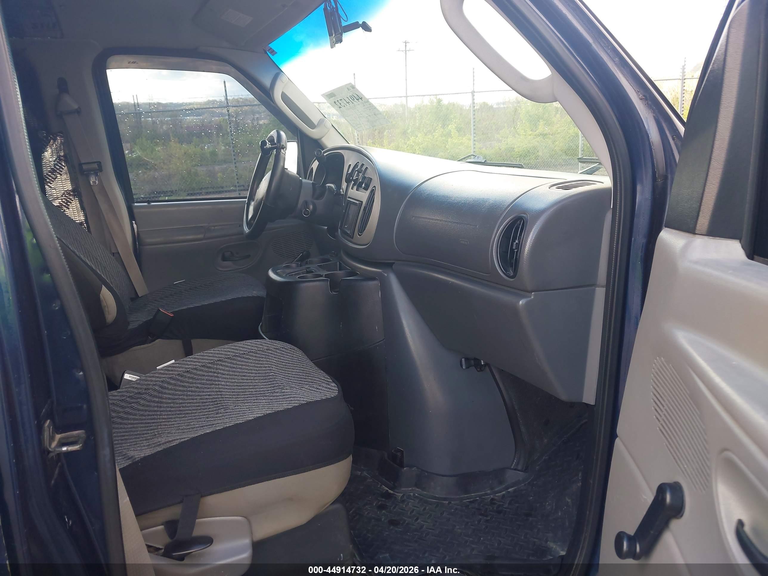 FORD E-150 image 5