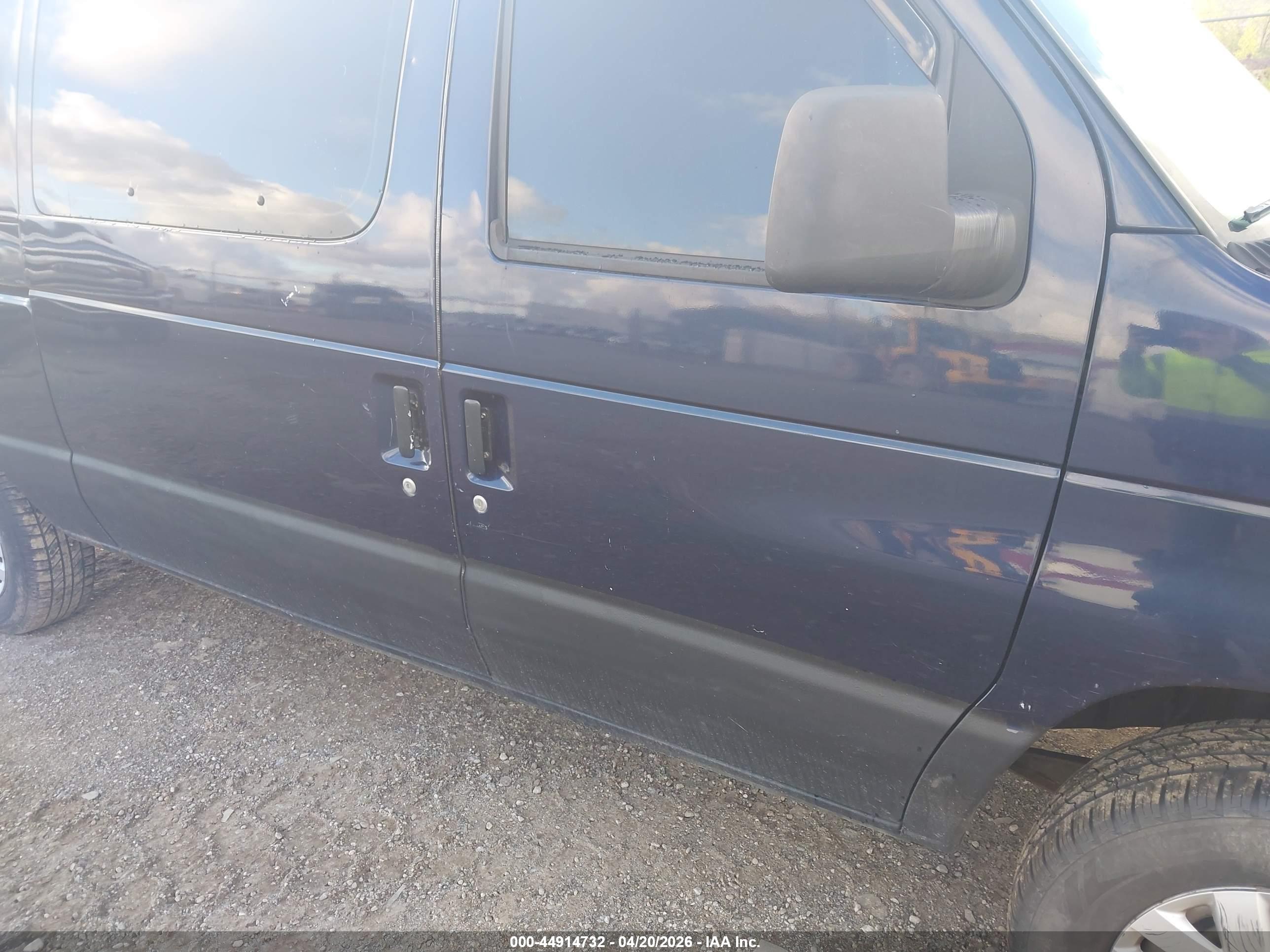 FORD E-150 image 6