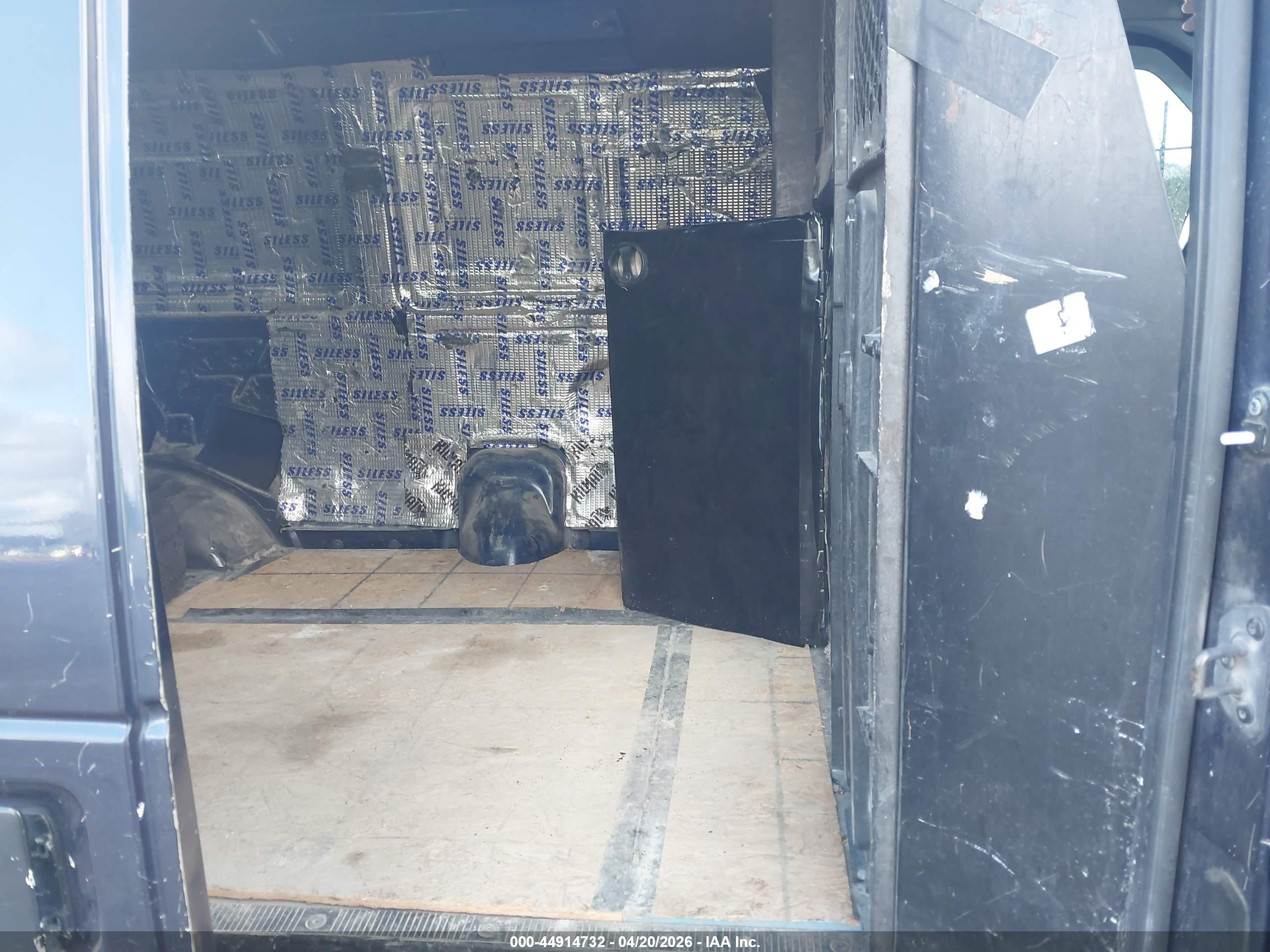 FORD E-150 image 8
