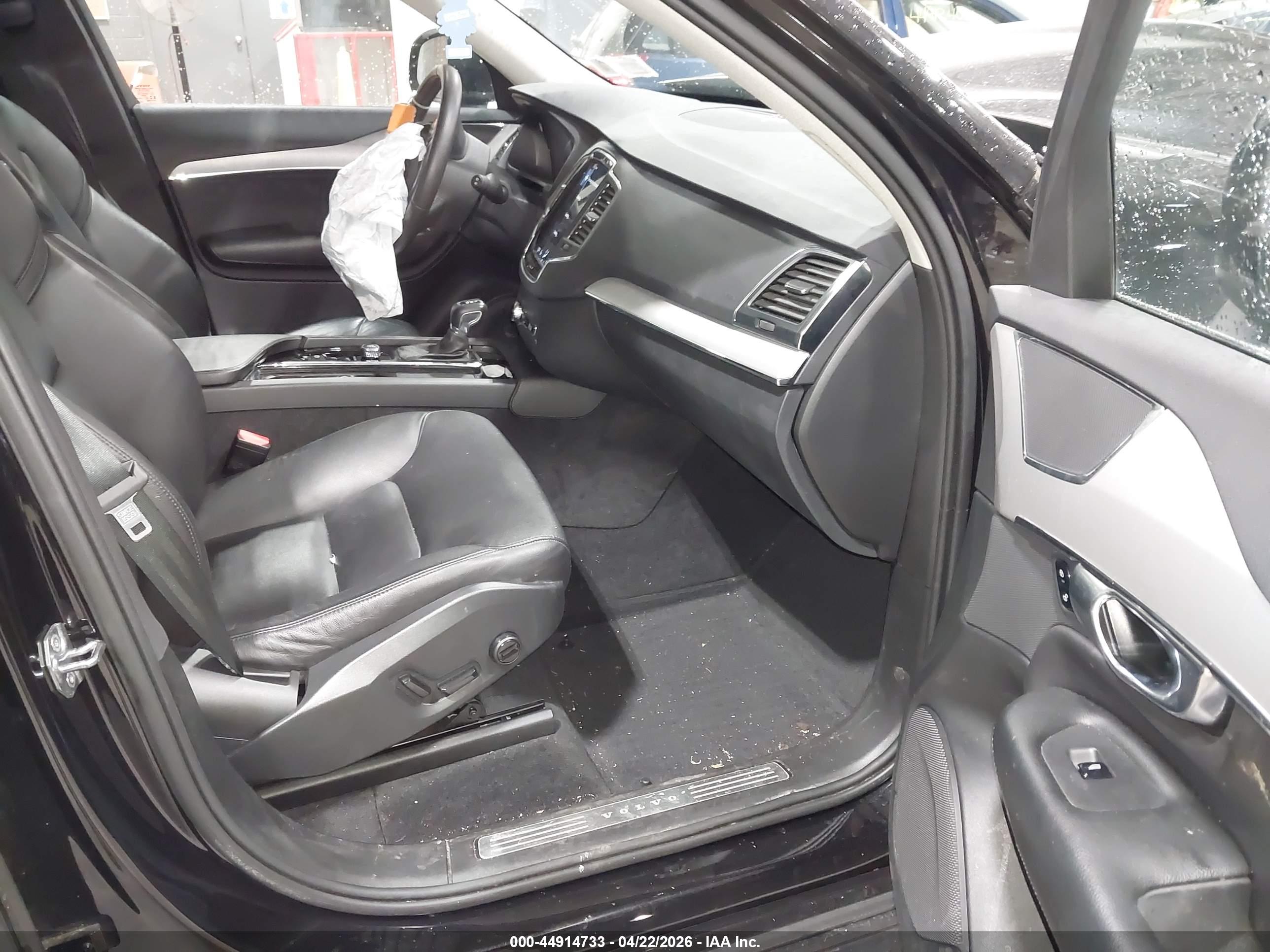 VOLVO XC90 image 5