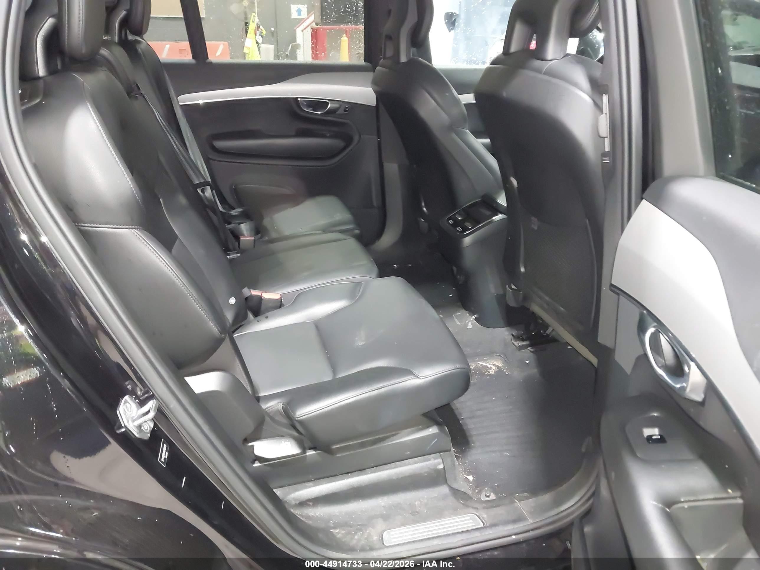 VOLVO XC90 image 8