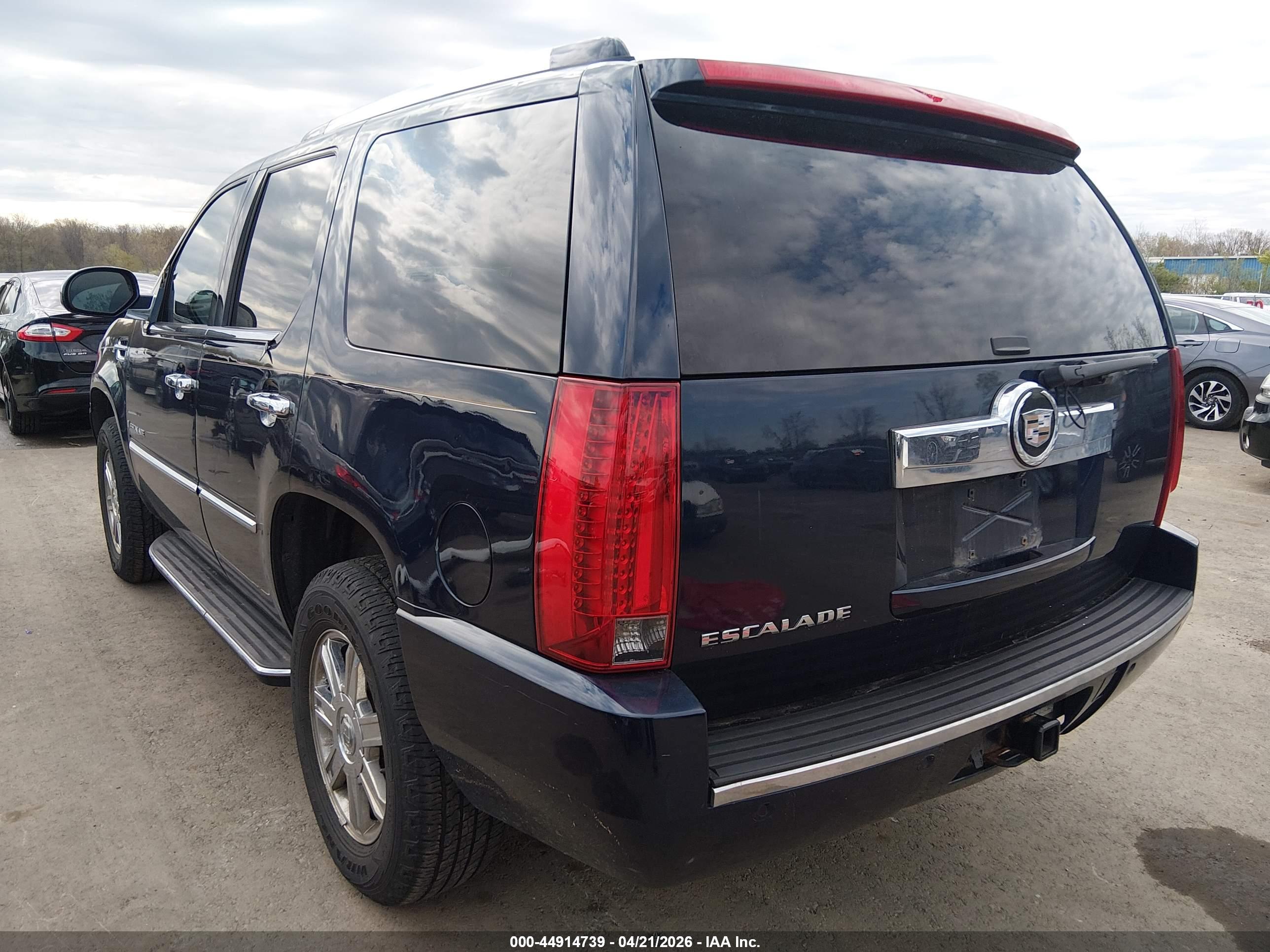CADILLAC ESCALADE image 3