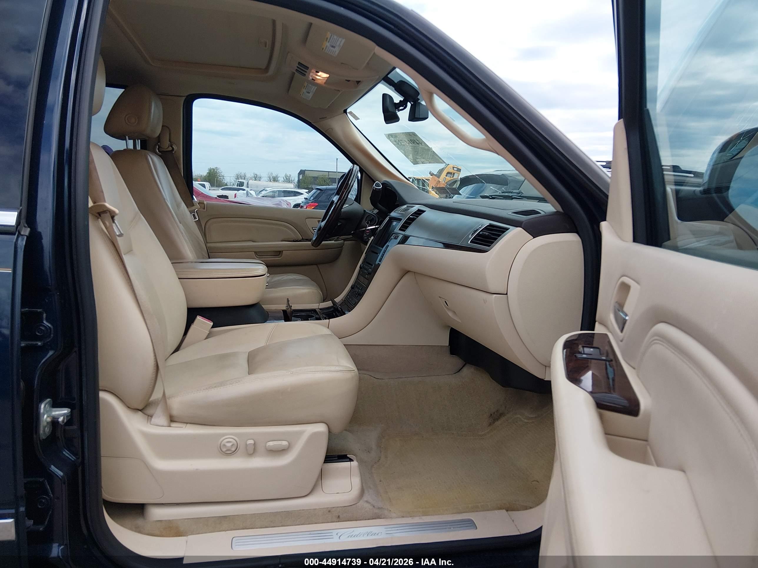 CADILLAC ESCALADE image 5