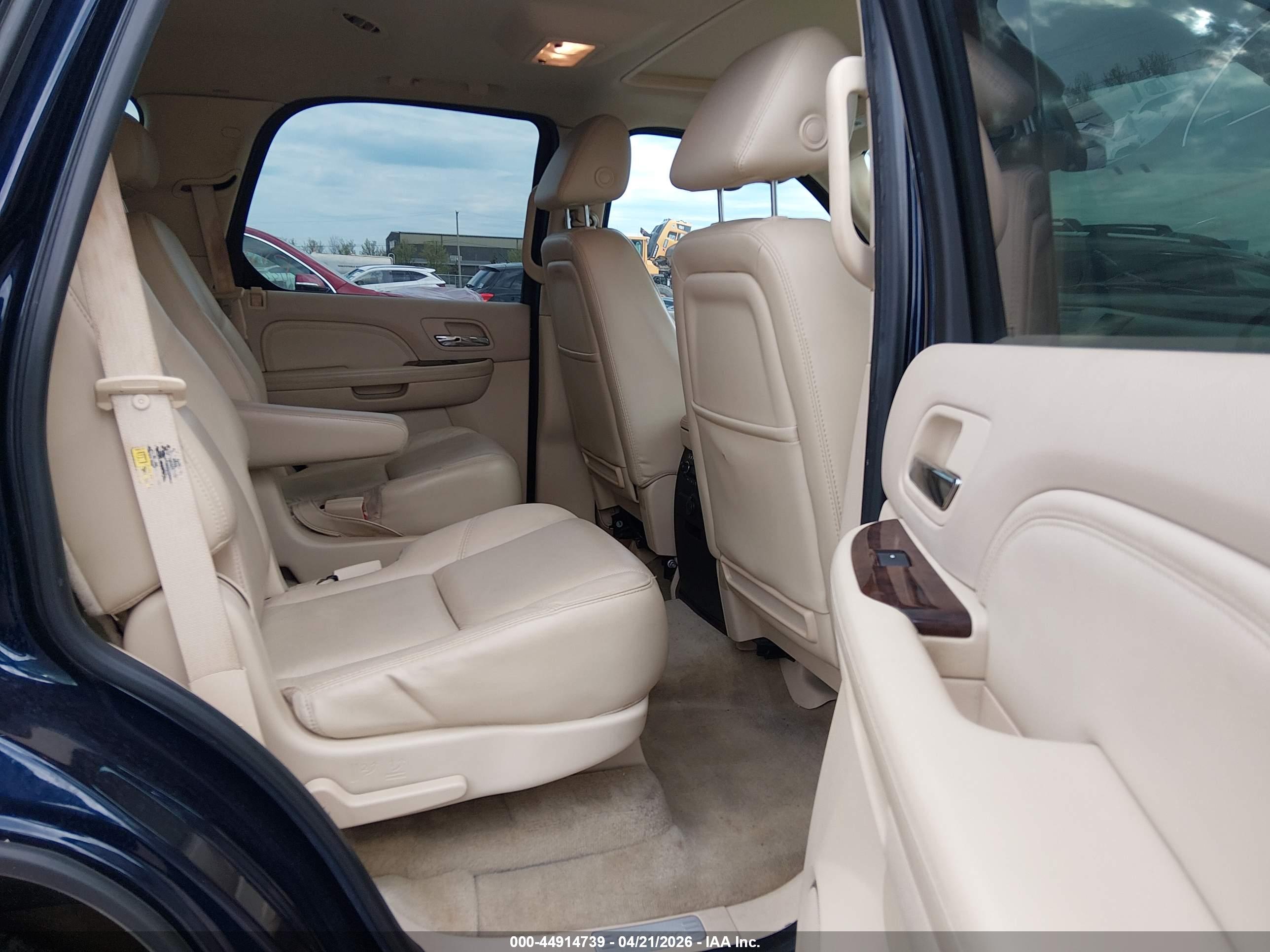 CADILLAC ESCALADE image 8